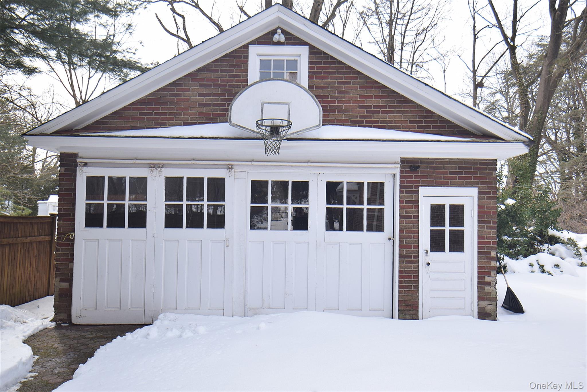 79 Red Ground Road, Roslyn Heights, NY 11577