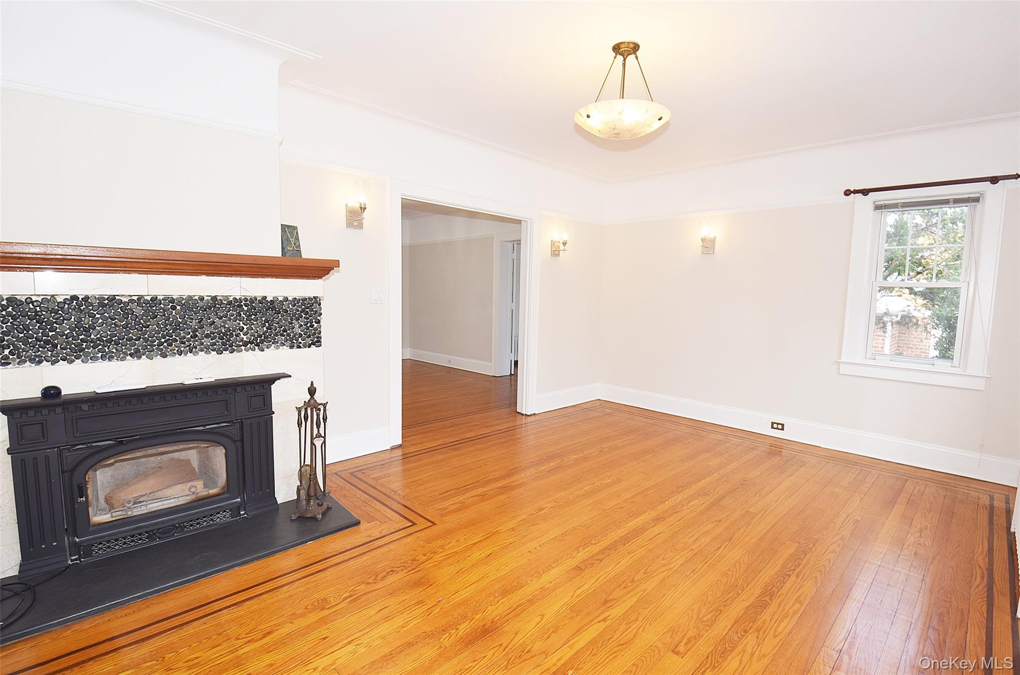 79 Red Ground Road, Roslyn Heights, NY 11577