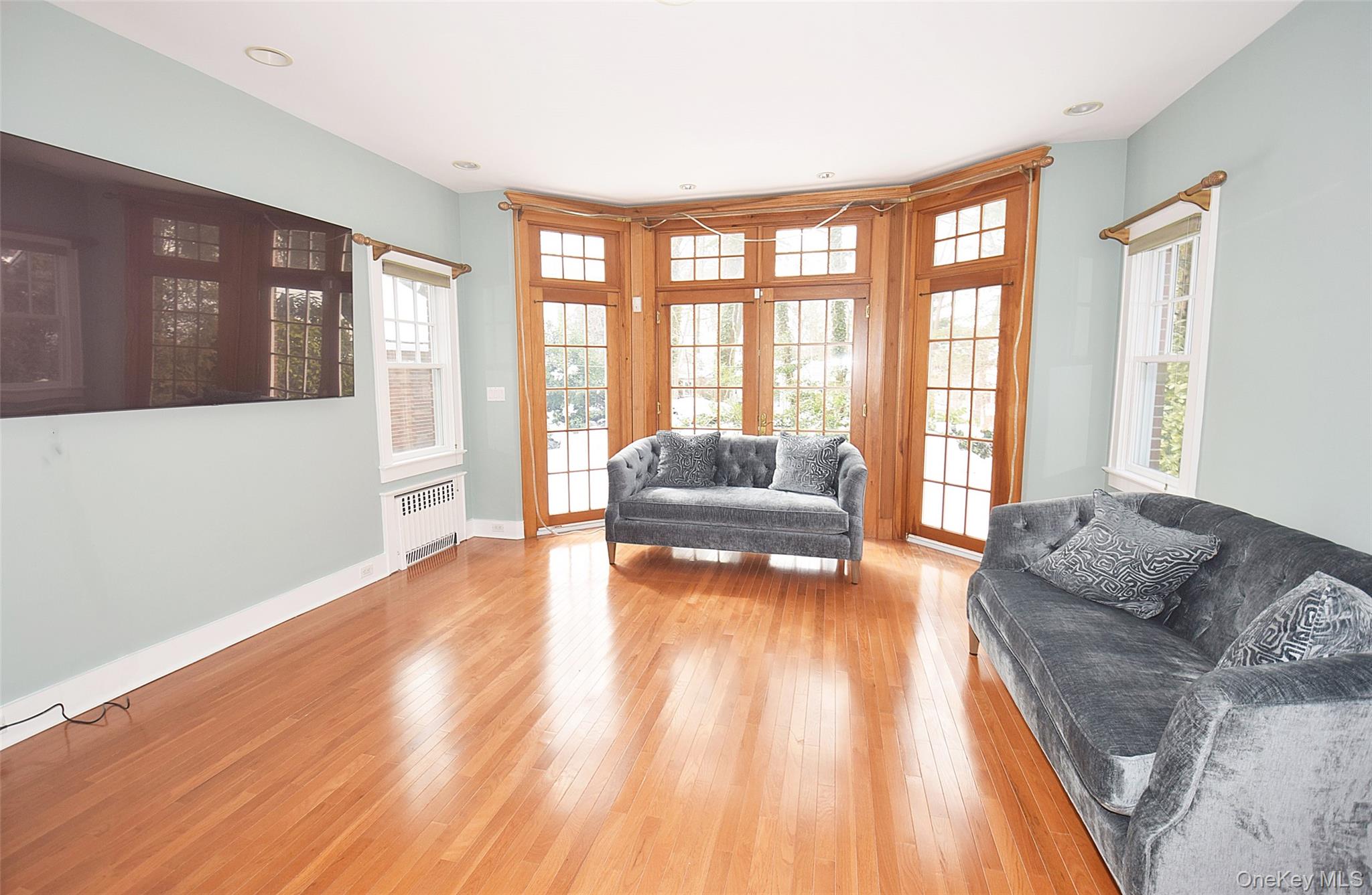 79 Red Ground Road, Roslyn Heights, NY 11577