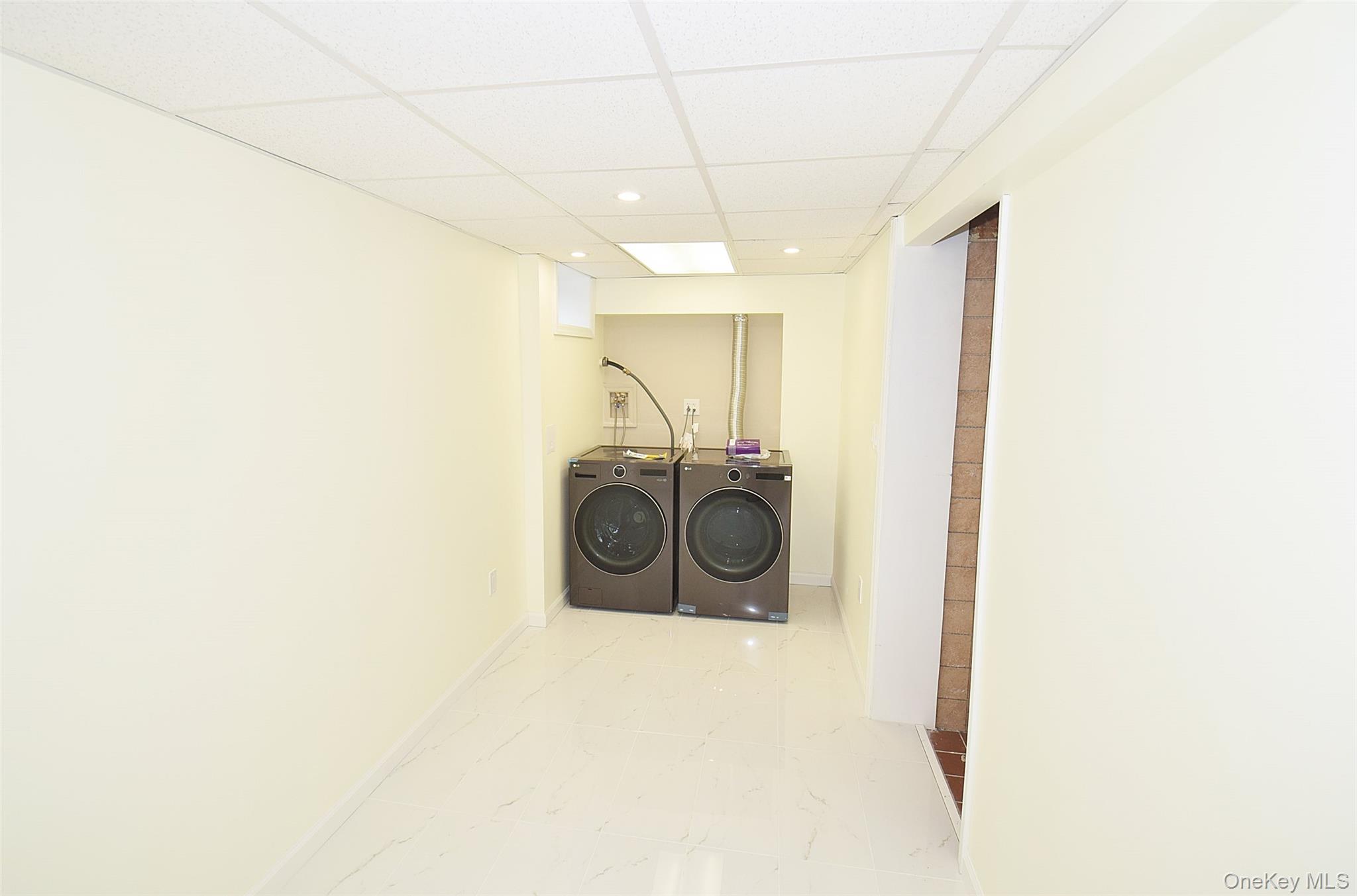 79 Red Ground Road, Roslyn Heights, NY 11577