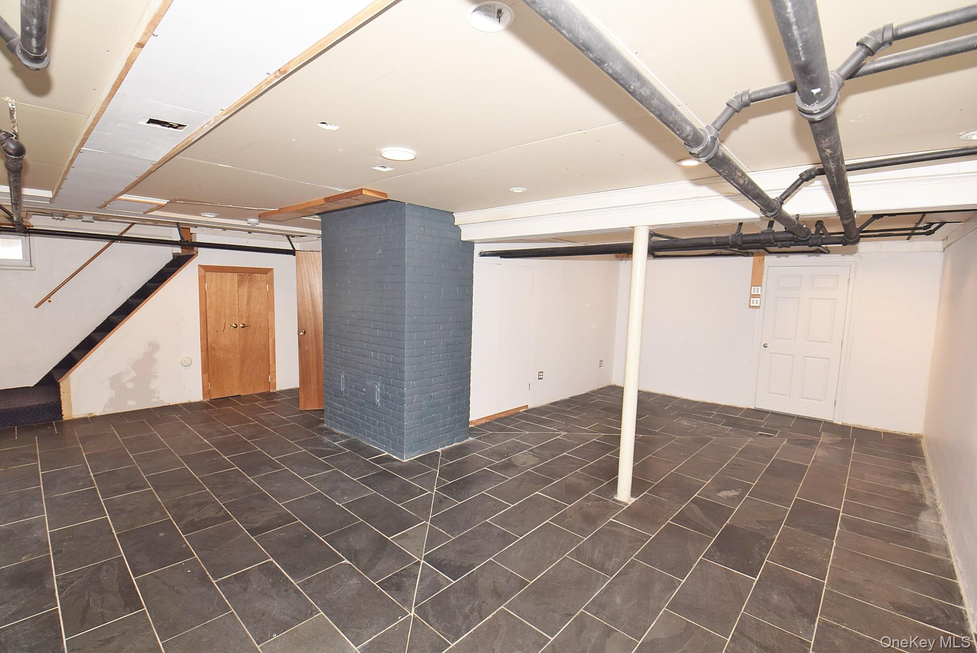 79 Red Ground Road, Roslyn Heights, NY 11577