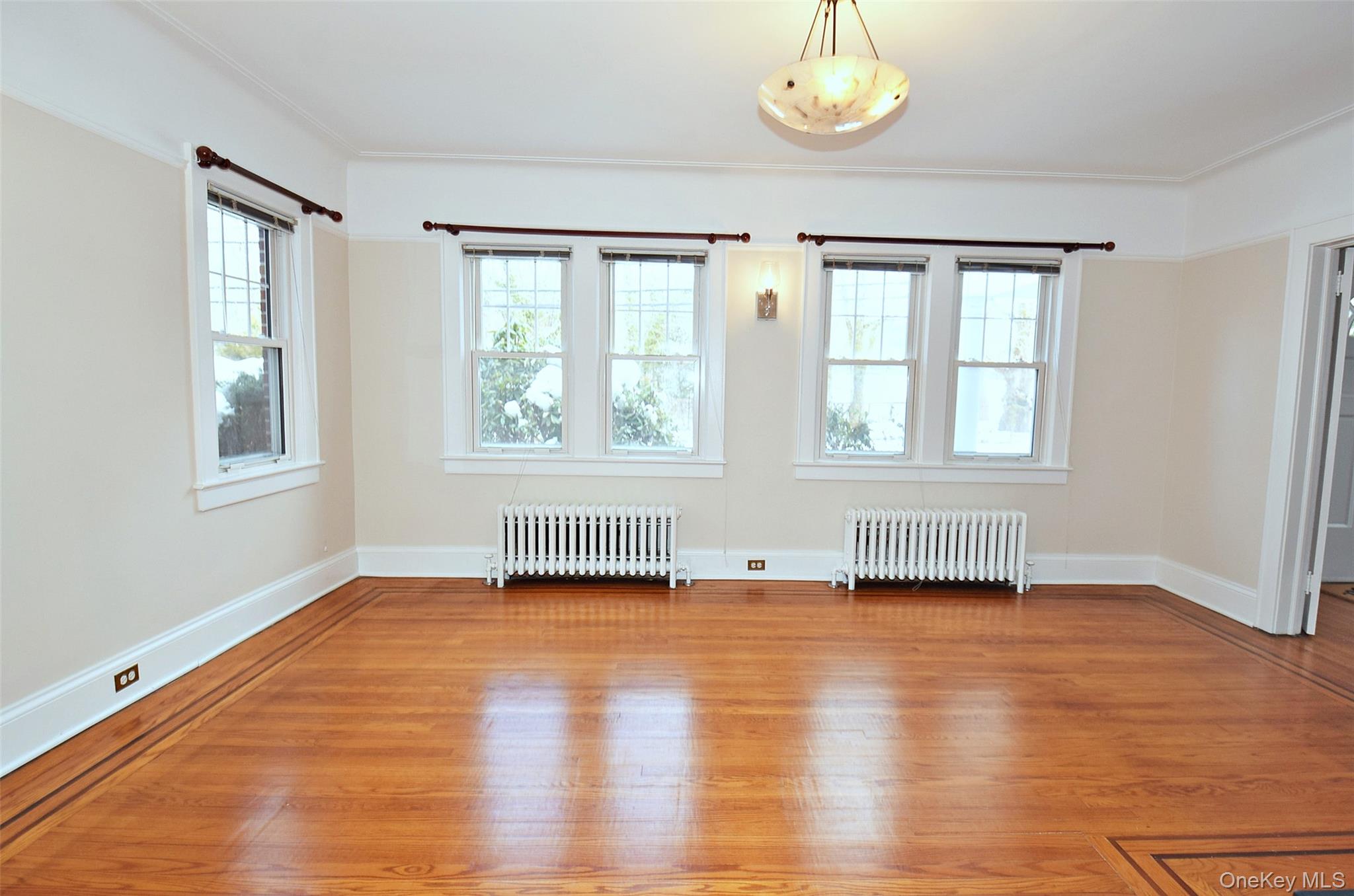 79 Red Ground Road, Roslyn Heights, NY 11577