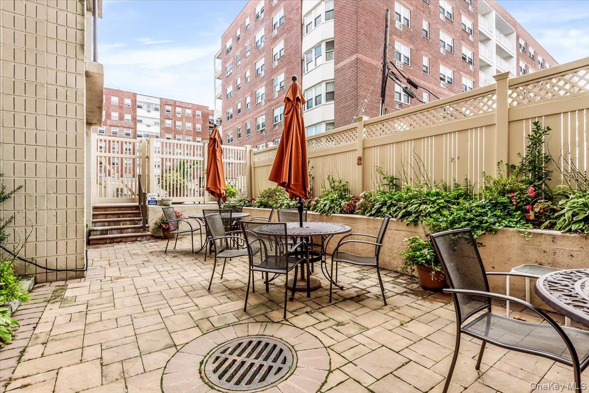 740 E Broadway # 2J, Long Beach, NY 11561