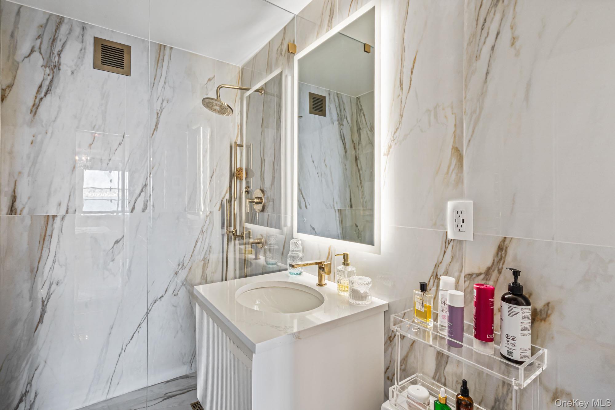 1805 215th Street # 8M, Bayside, NY 11360