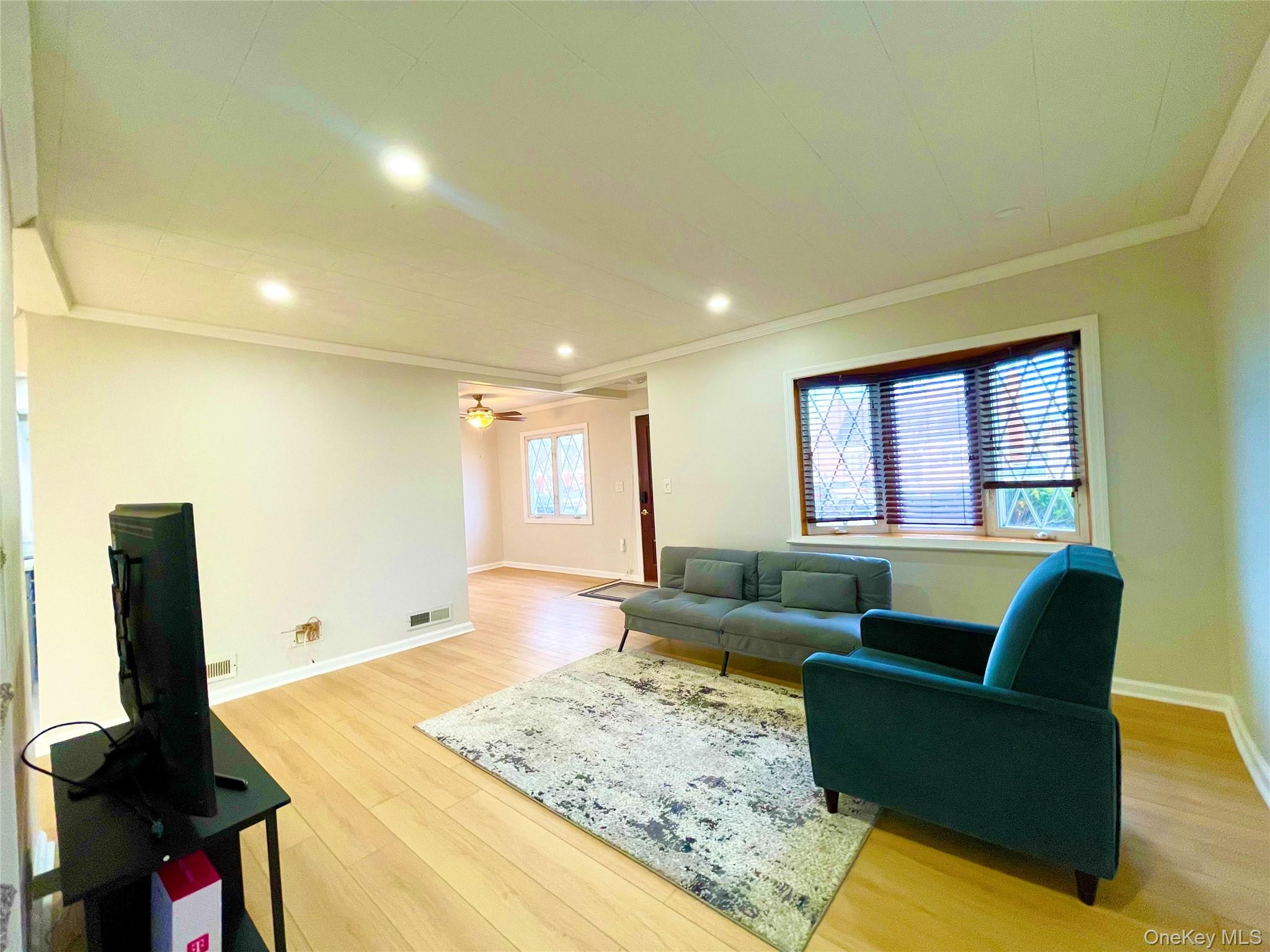 New Hyde Park, NY 11040