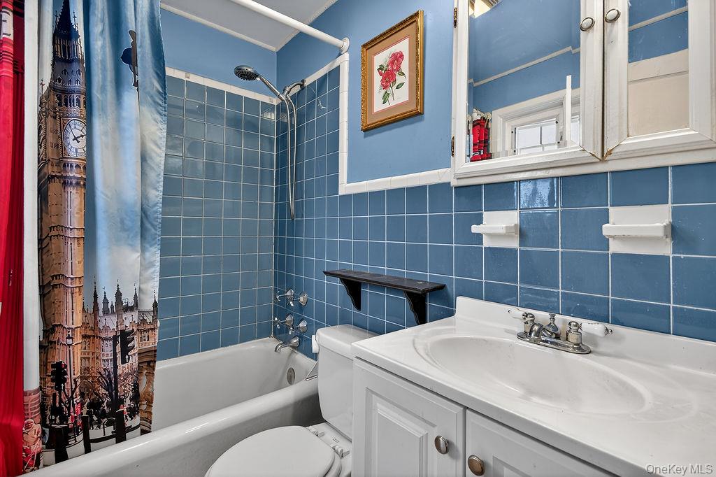 21 Lawrence Place, Pelham, NY 10803