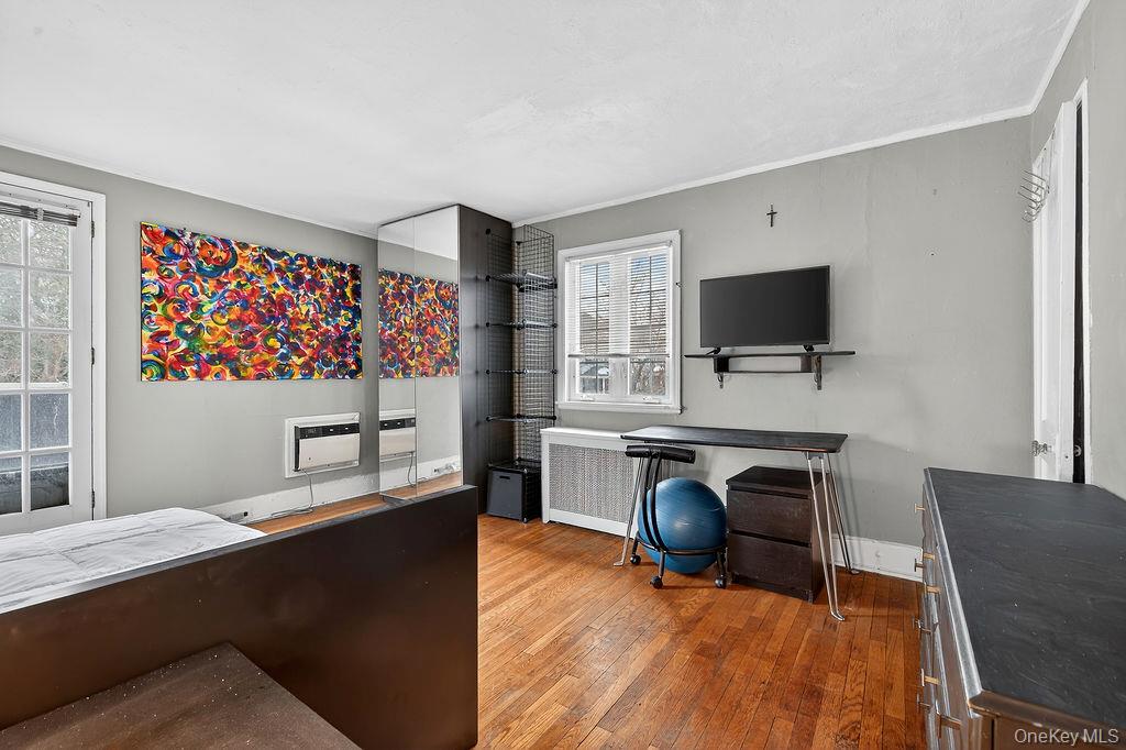 21 Lawrence Place, Pelham, NY 10803