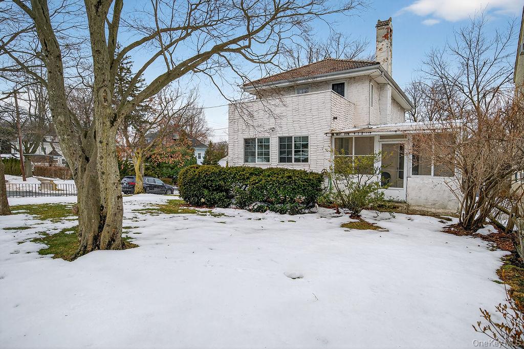 21 Lawrence Place, Pelham, NY 10803