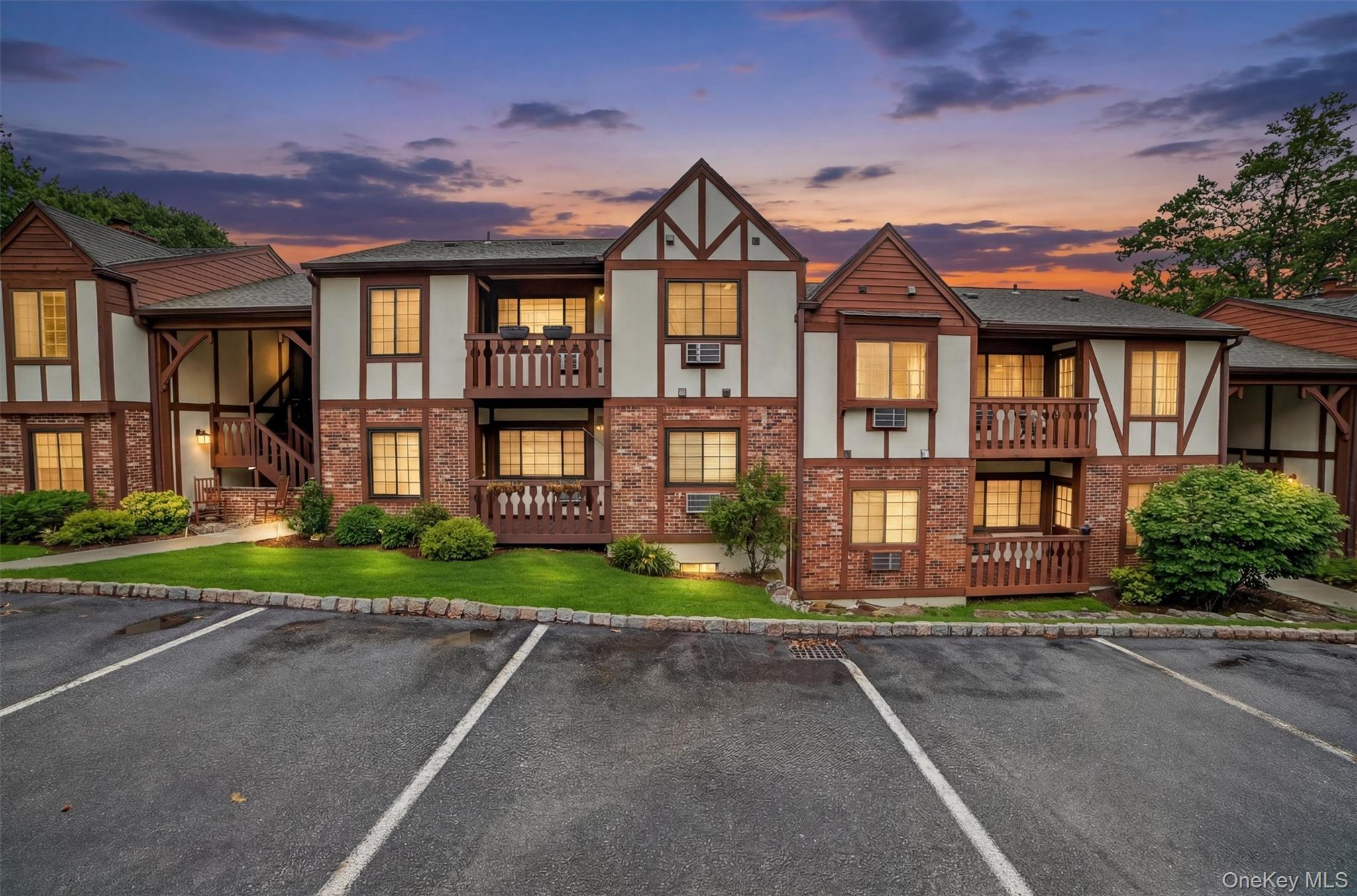 121 Foxwood Circle # 121, Mount Kisco, NY 10549