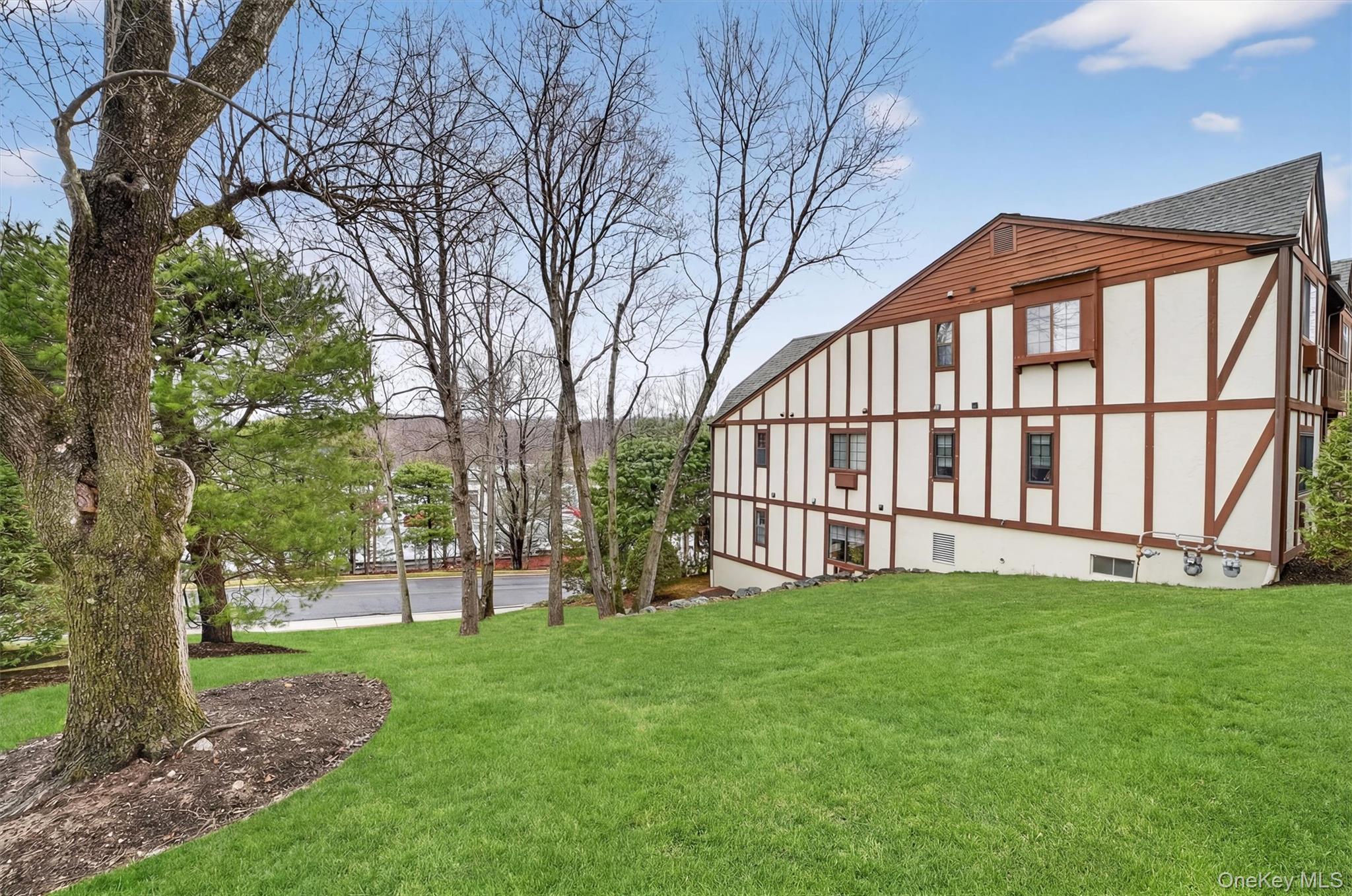 121 Foxwood Circle # 121, Mount Kisco, NY 10549