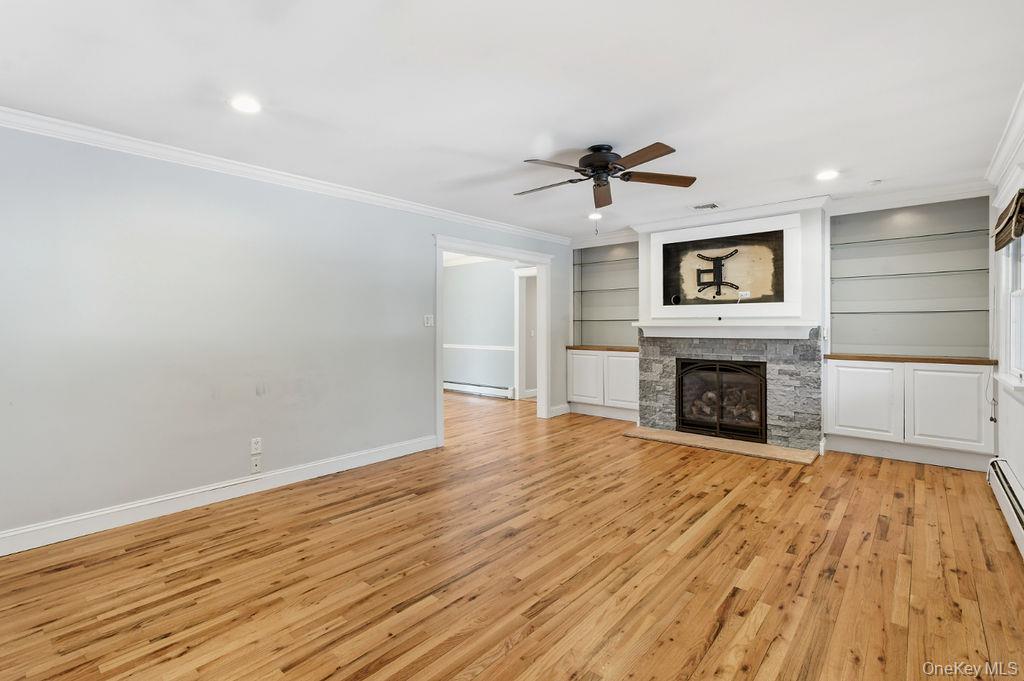 19 Howell Lane, Speonk, NY 11901