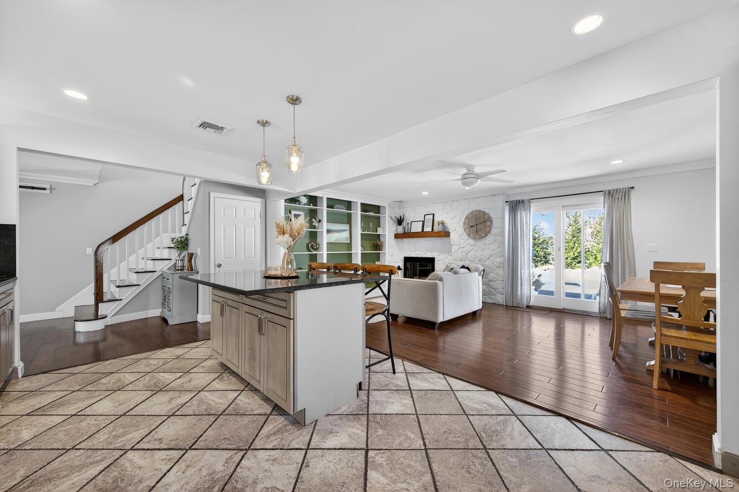 18 Melrose Lane, Commack, NY 11725