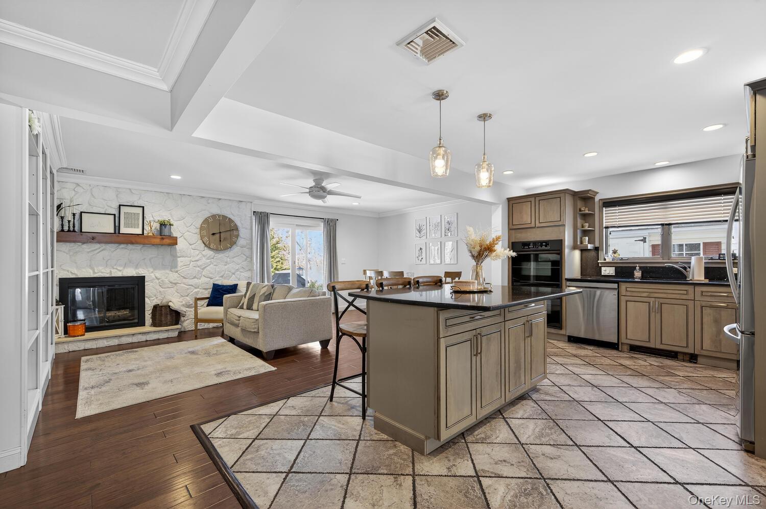 18 Melrose Lane, Commack, NY 11725