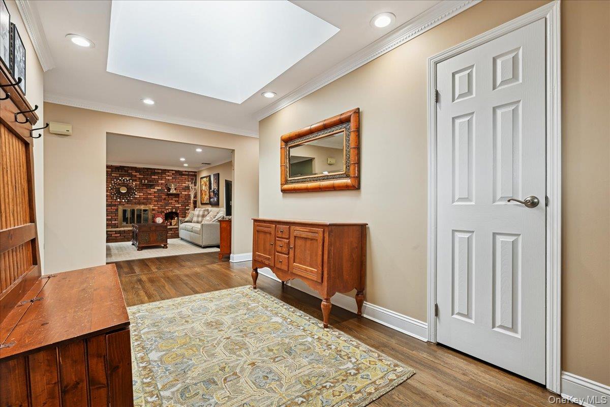 21 Colgate Lane, Woodbury, NY 11797