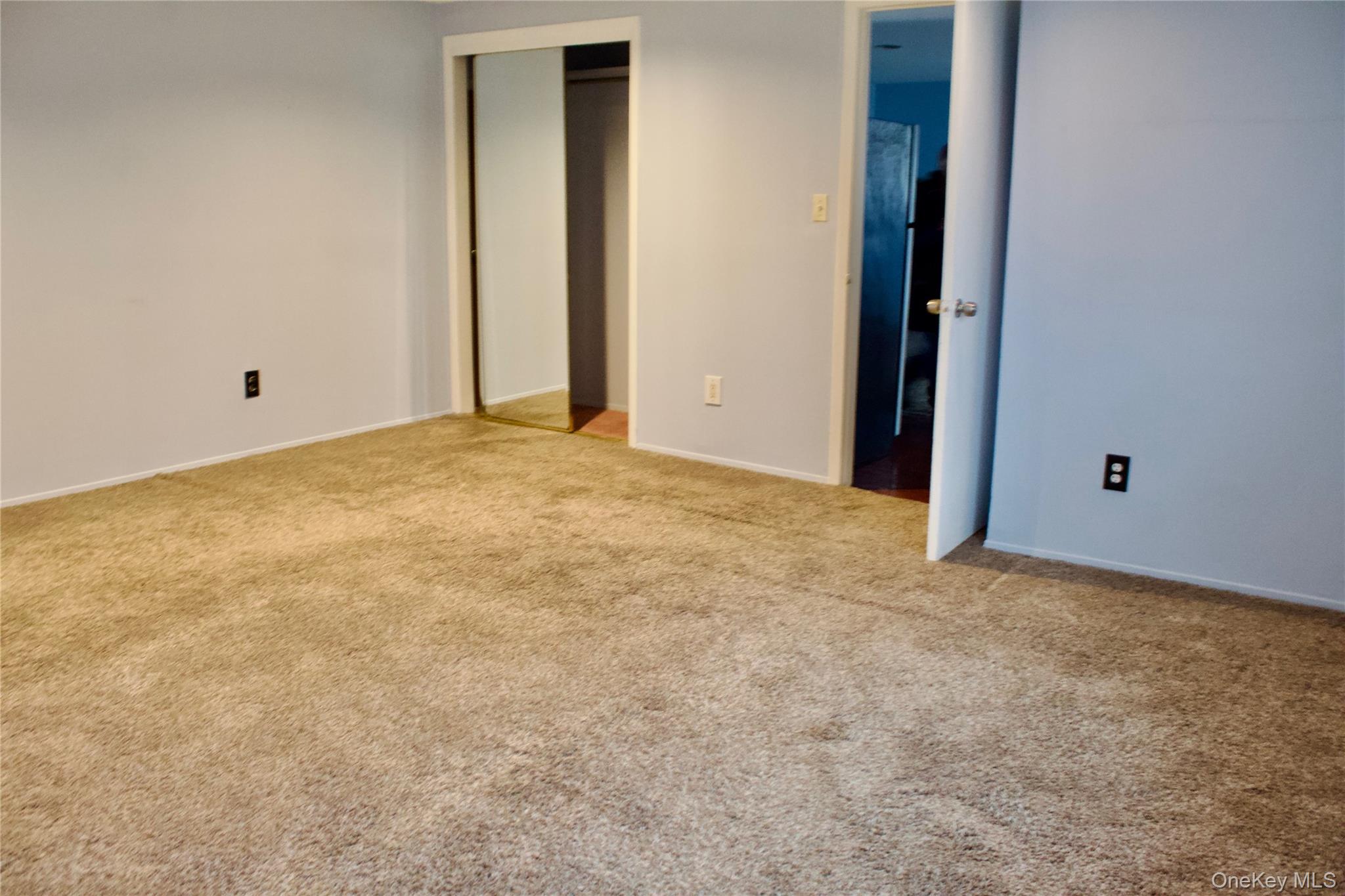 927 Jackson Avenue, Lindenhurst, NY 11757