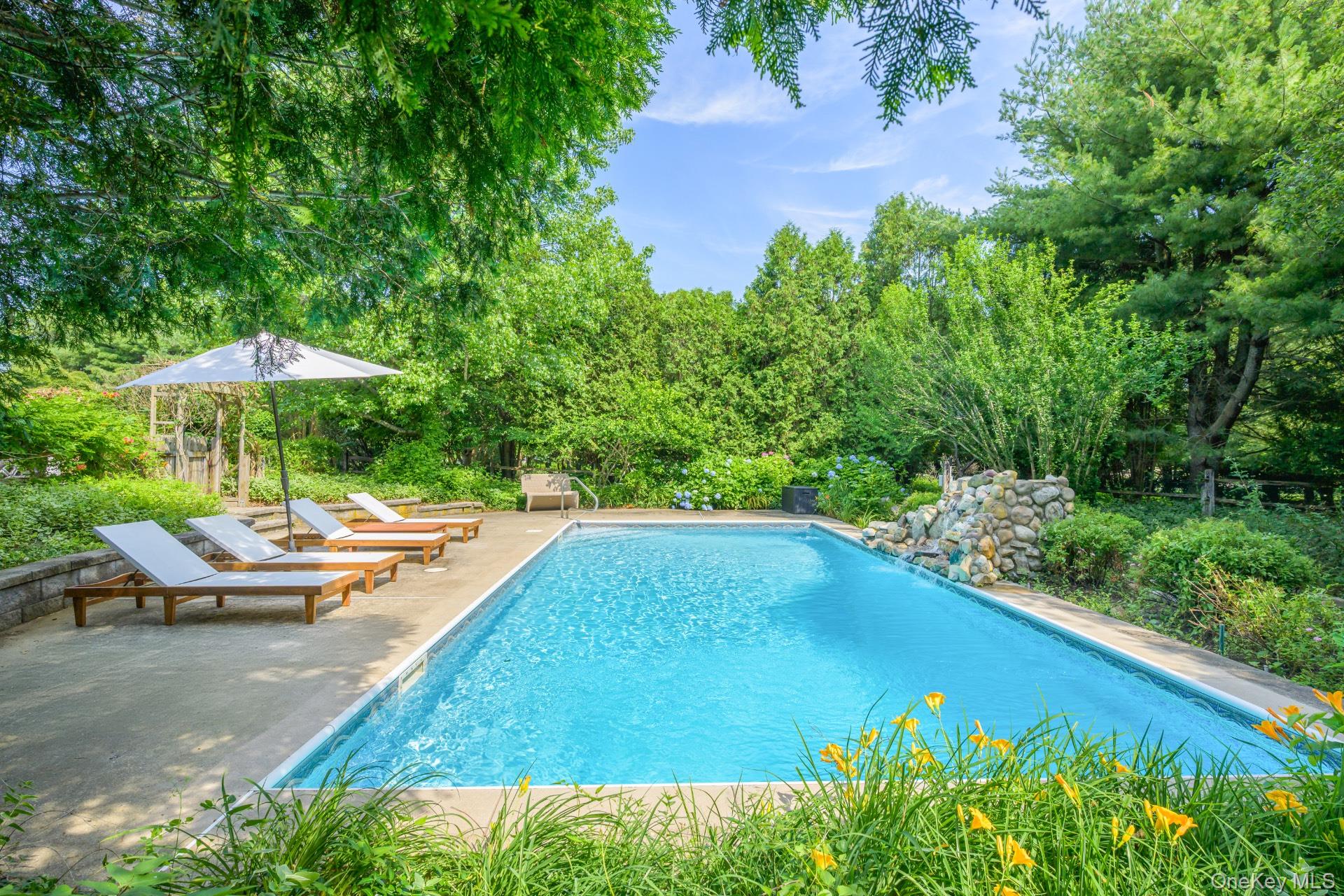 17 Clearview Farm Road, Southampton, NY 11968