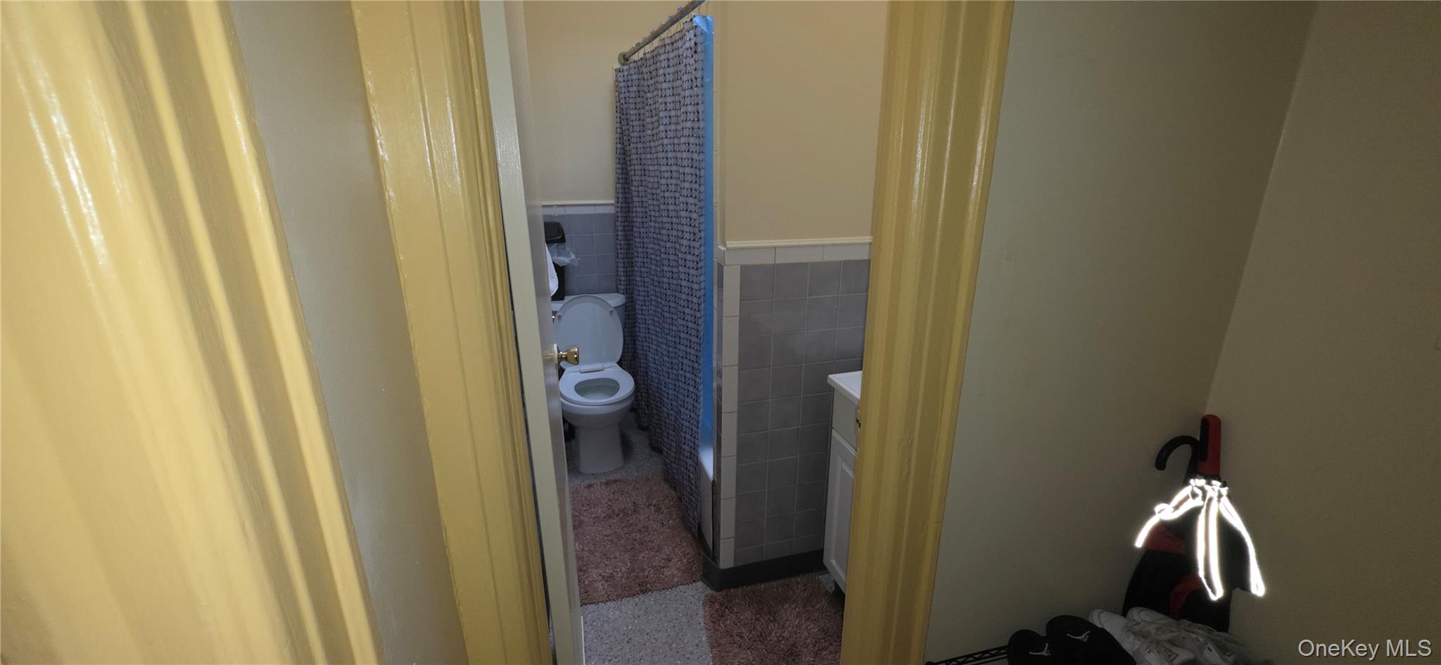 65-12 Myrtle Avenue, Glendale, NY 11385