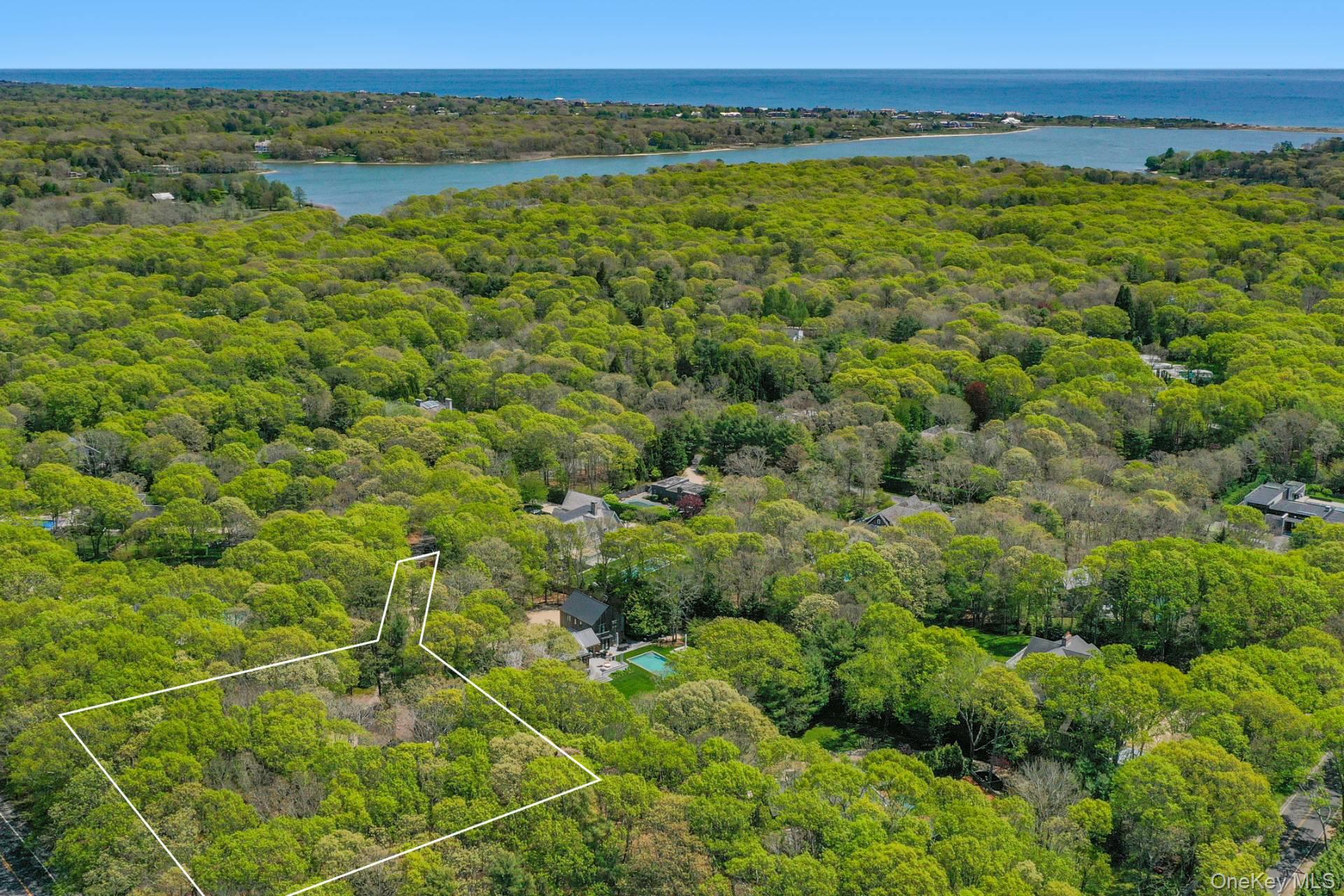 11 Oakwood Court, Wainscott, NY 11975