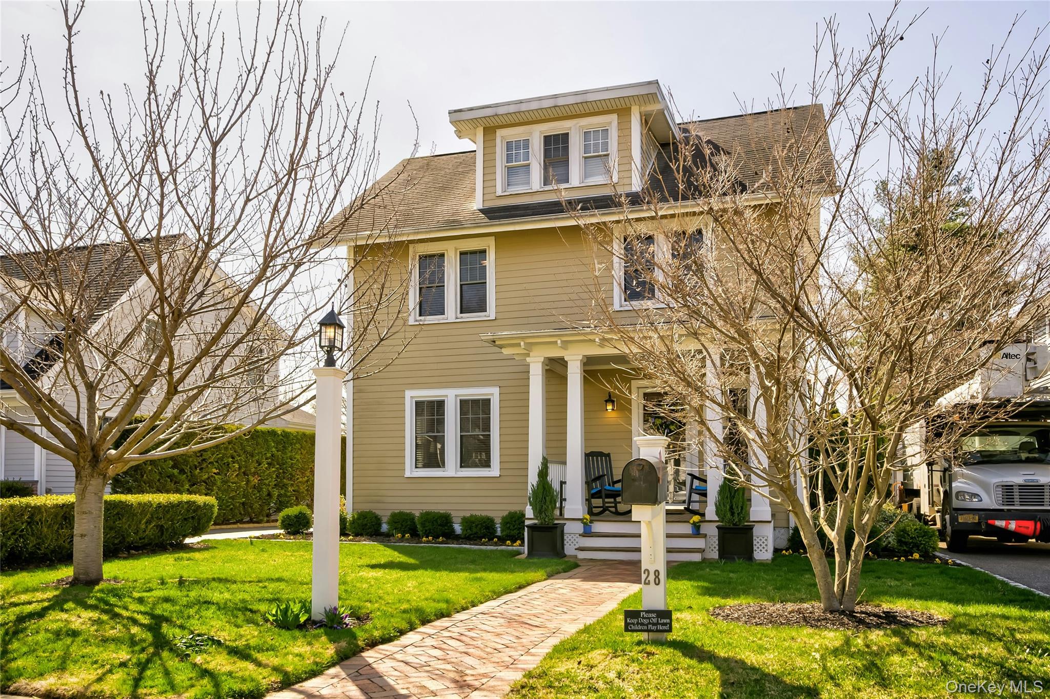 28 Lindbergh Street, Locust Valley, NY 11560