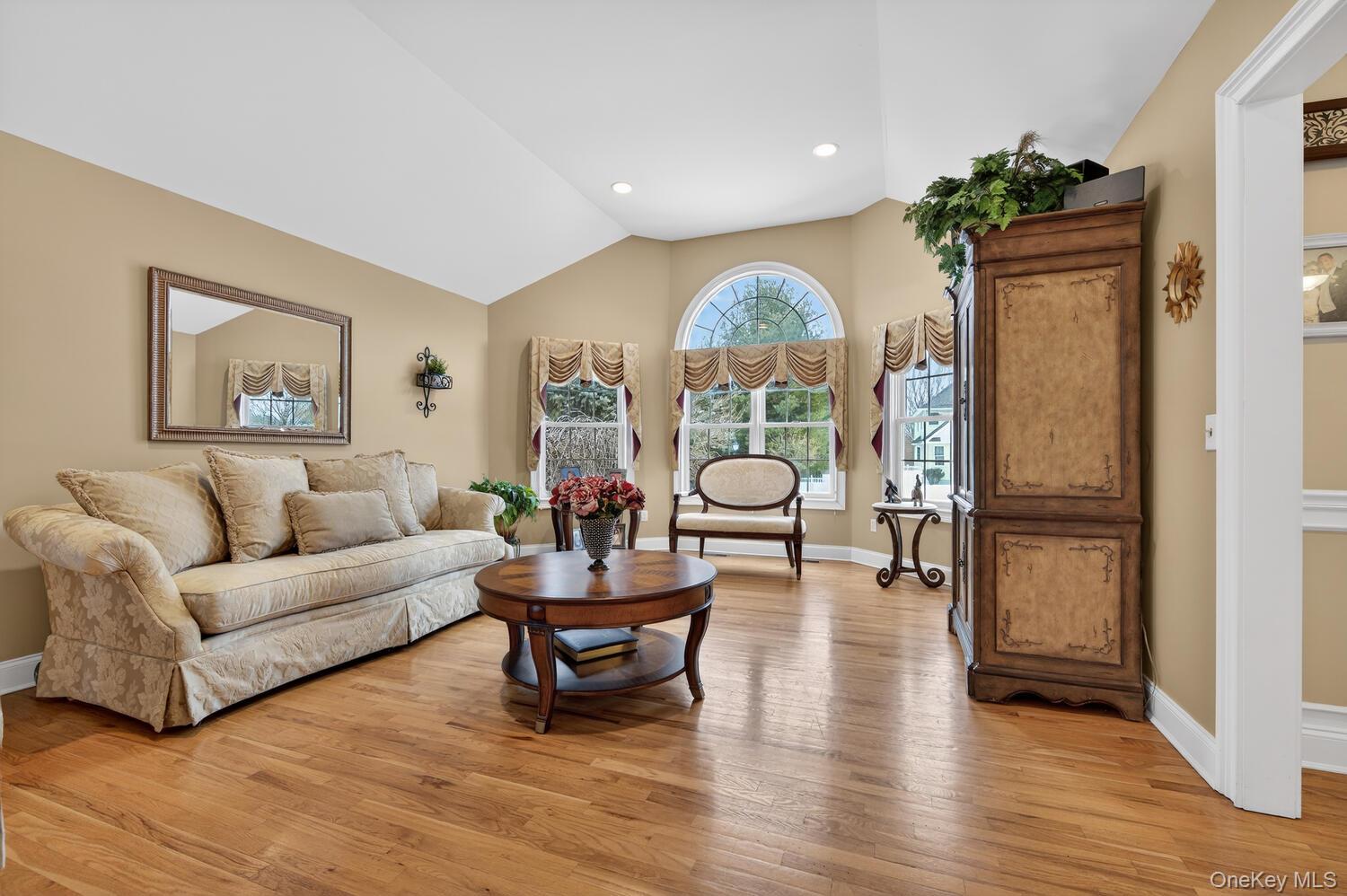 10 Manor Place, Smithtown, NY 11787