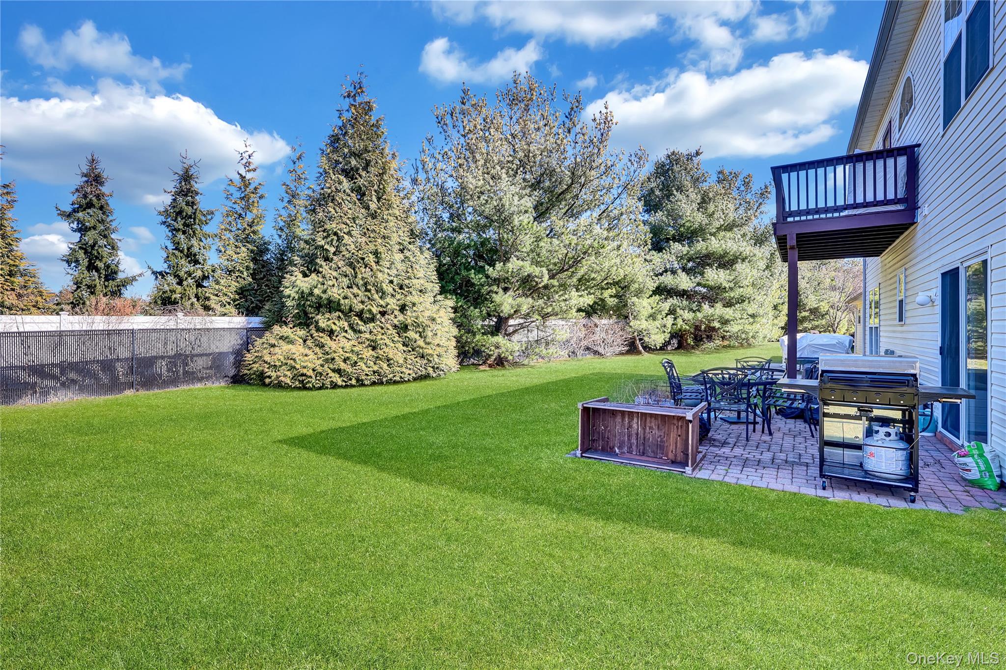 85 Constantine 85 Constantine Way, Mount Sinai, NY 11766