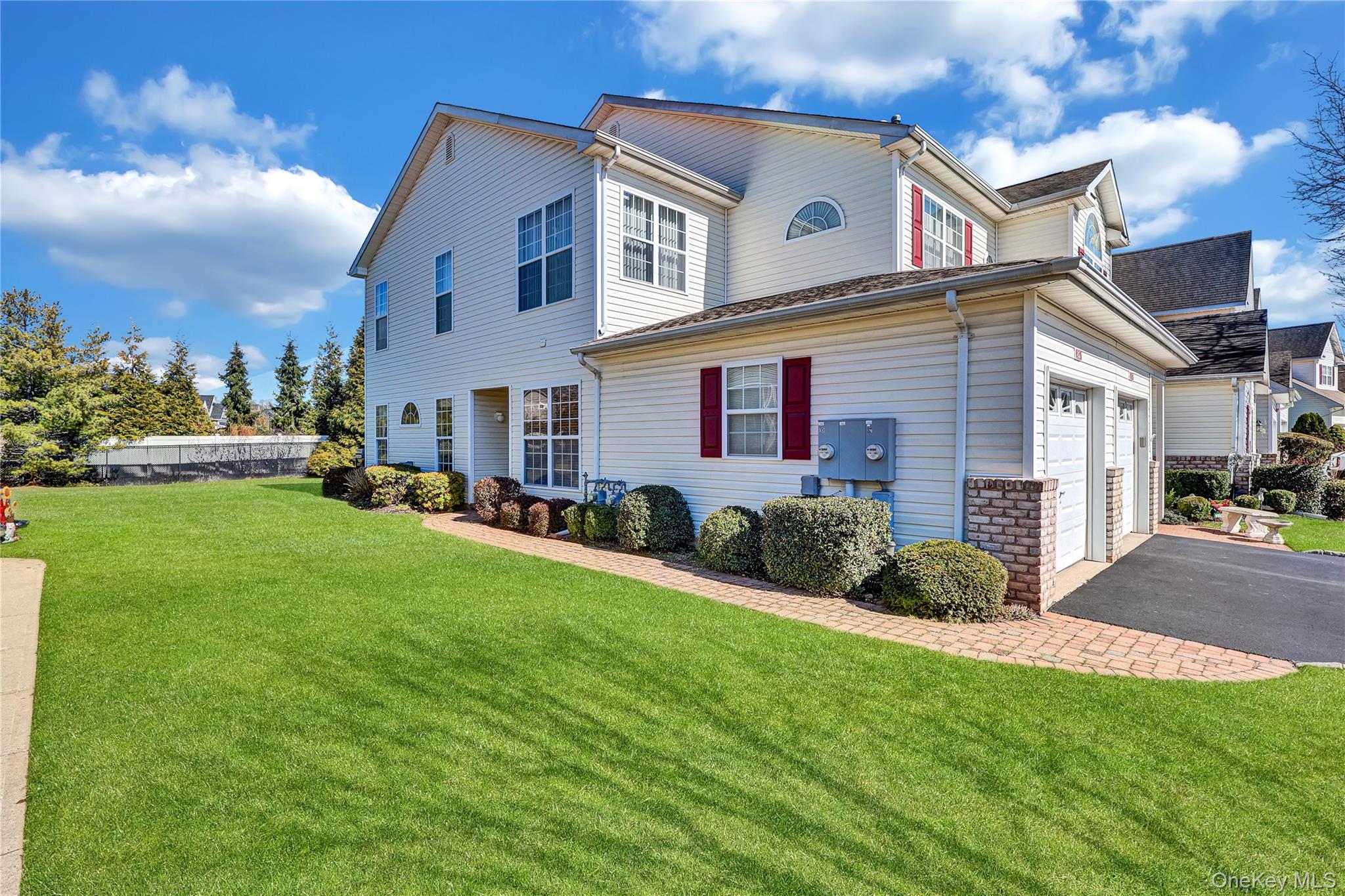 85 Constantine 85 Constantine Way, Mount Sinai, NY 11766