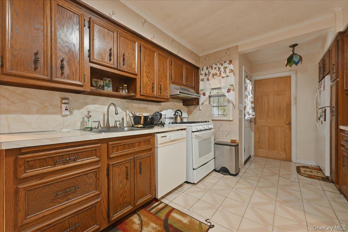 13514 220th Street, Laurelton, NY 11413