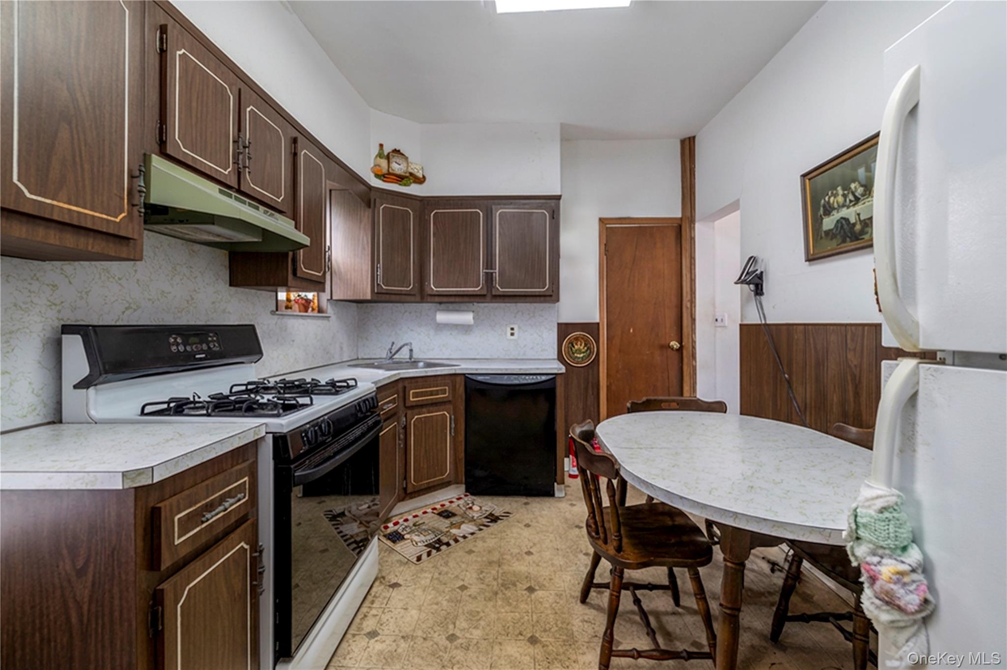 21 Washington Avenue, Lynbrook, NY 11563