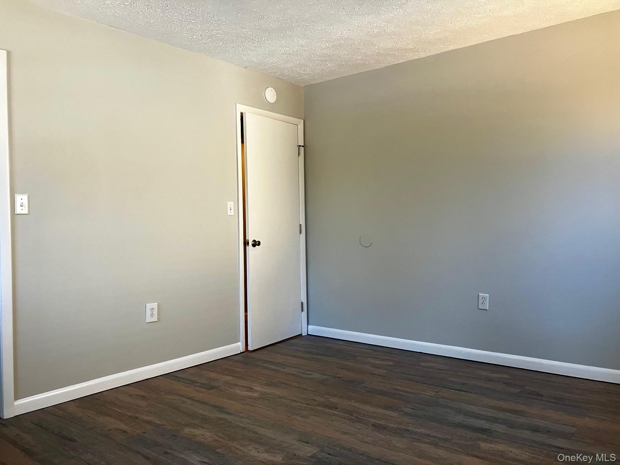 87 W Peenpack Trail, Sparrowbush, NY 12780