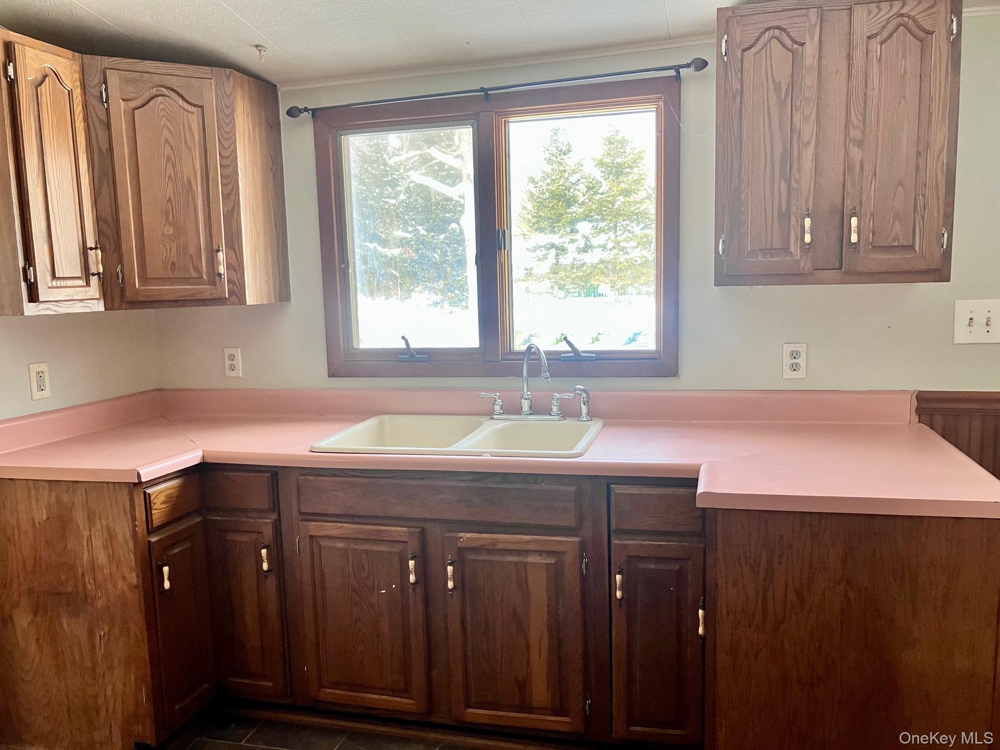 87 W Peenpack Trail, Sparrowbush, NY 12780