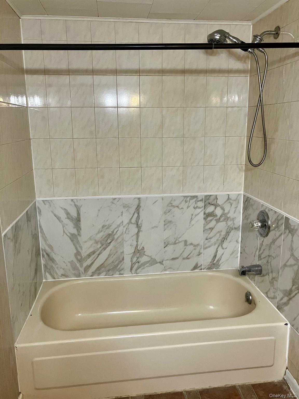 87 W Peenpack Trail, Sparrowbush, NY 12780