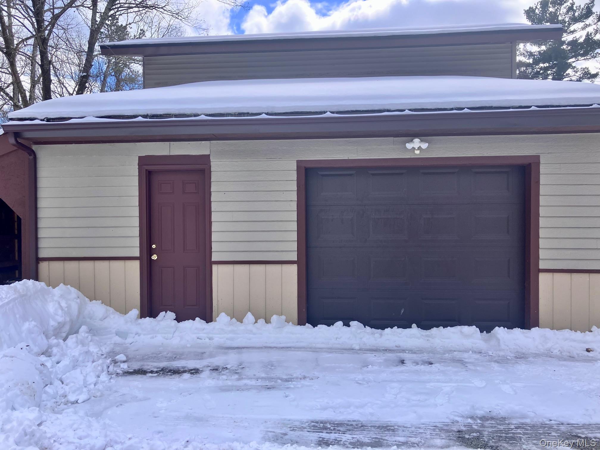 87 W Peenpack Trail, Sparrowbush, NY 12780