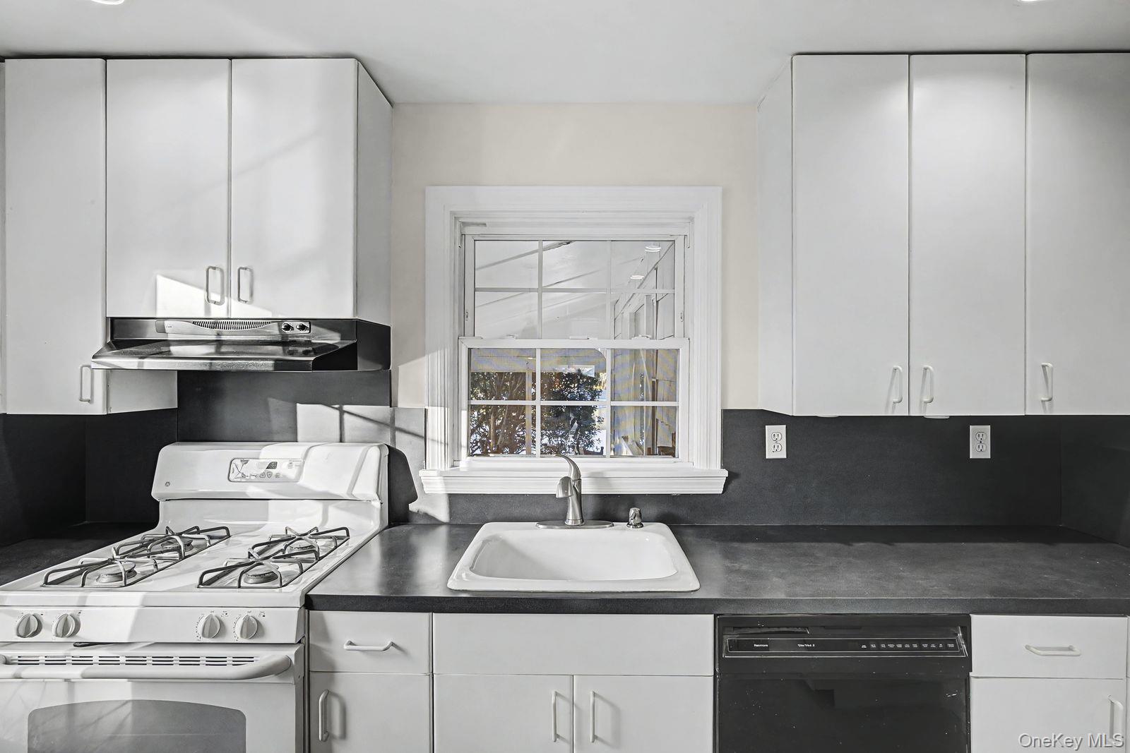 91 Ireland Place, Amityville, NY 11701