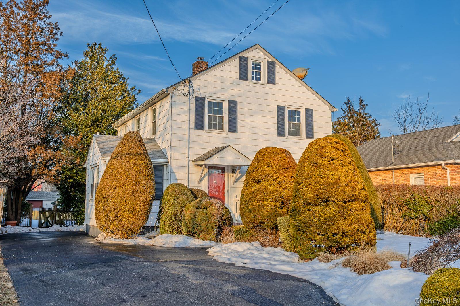 91 Ireland Place, Amityville, NY 11701