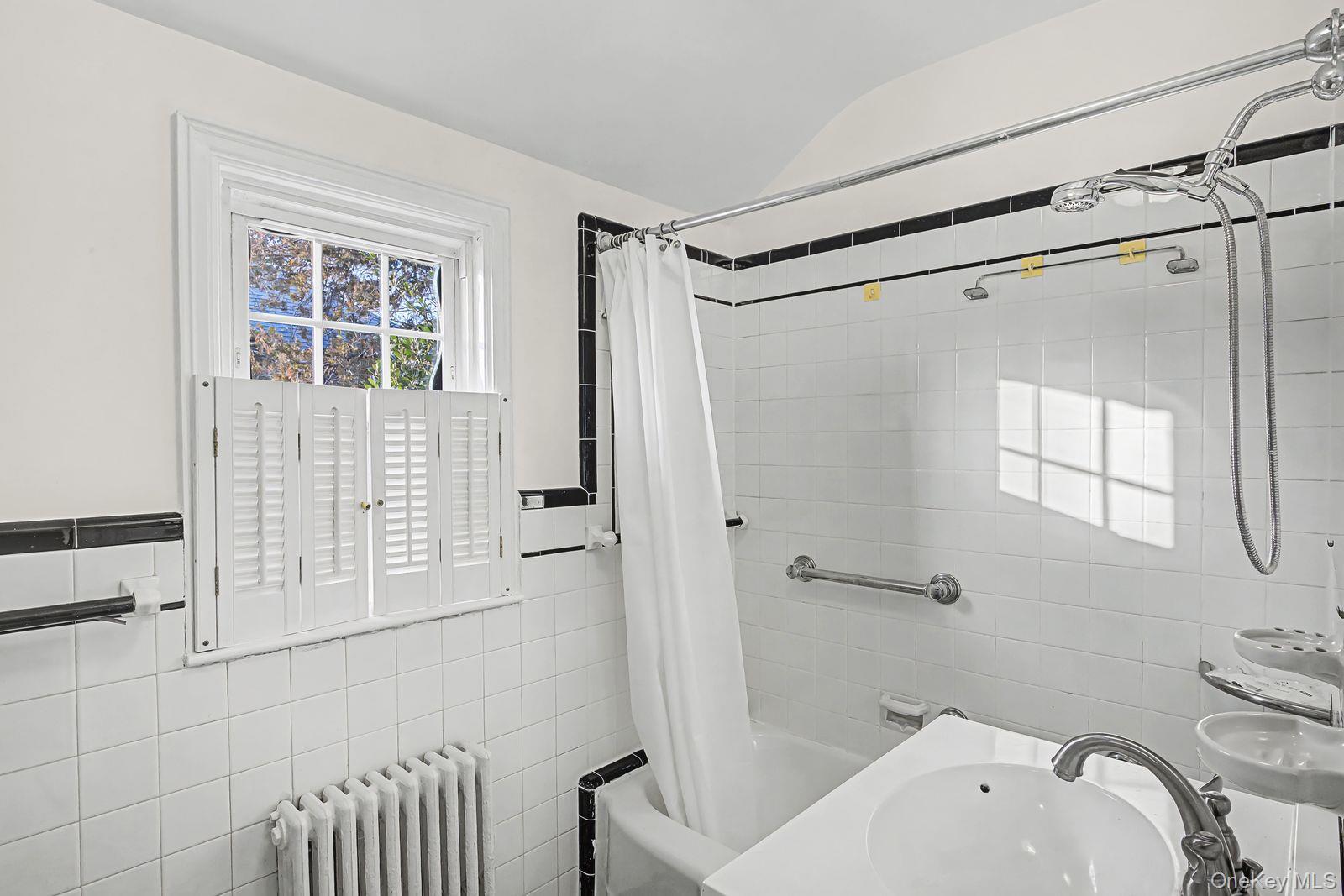 91 Ireland Place, Amityville, NY 11701