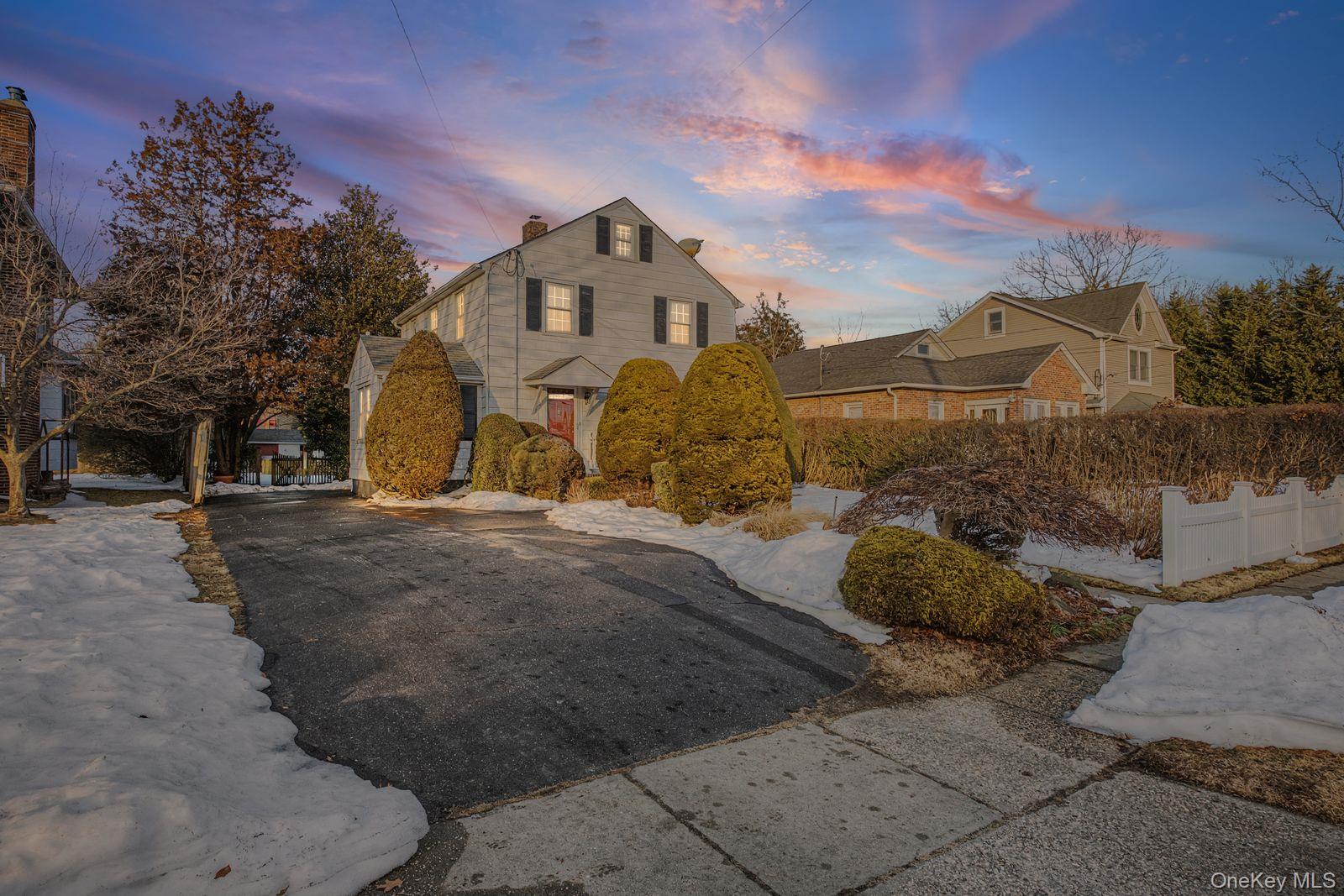 91 Ireland Place, Amityville, NY 11701