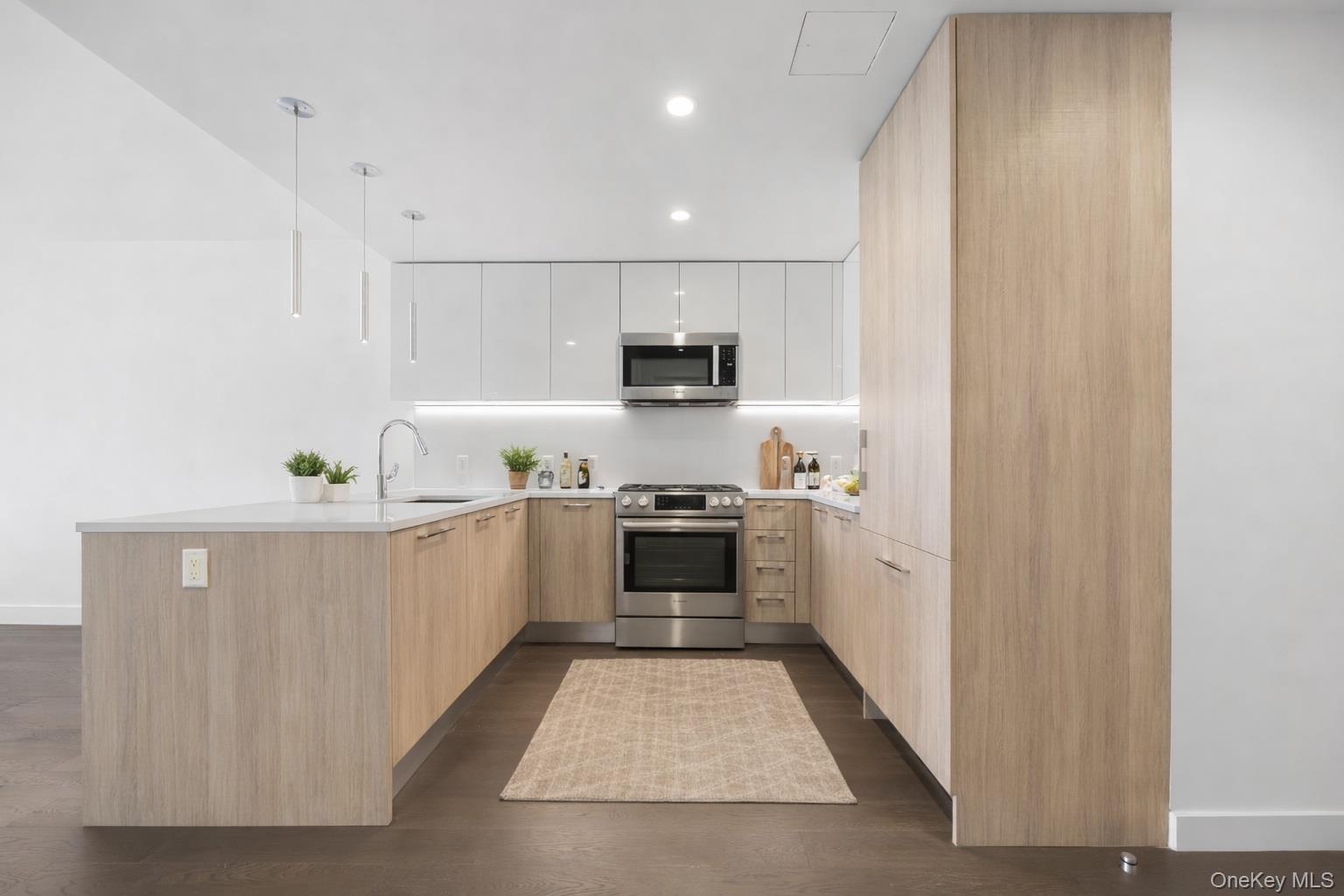 131-05 40th Road # 18H, Flushing, NY 11354