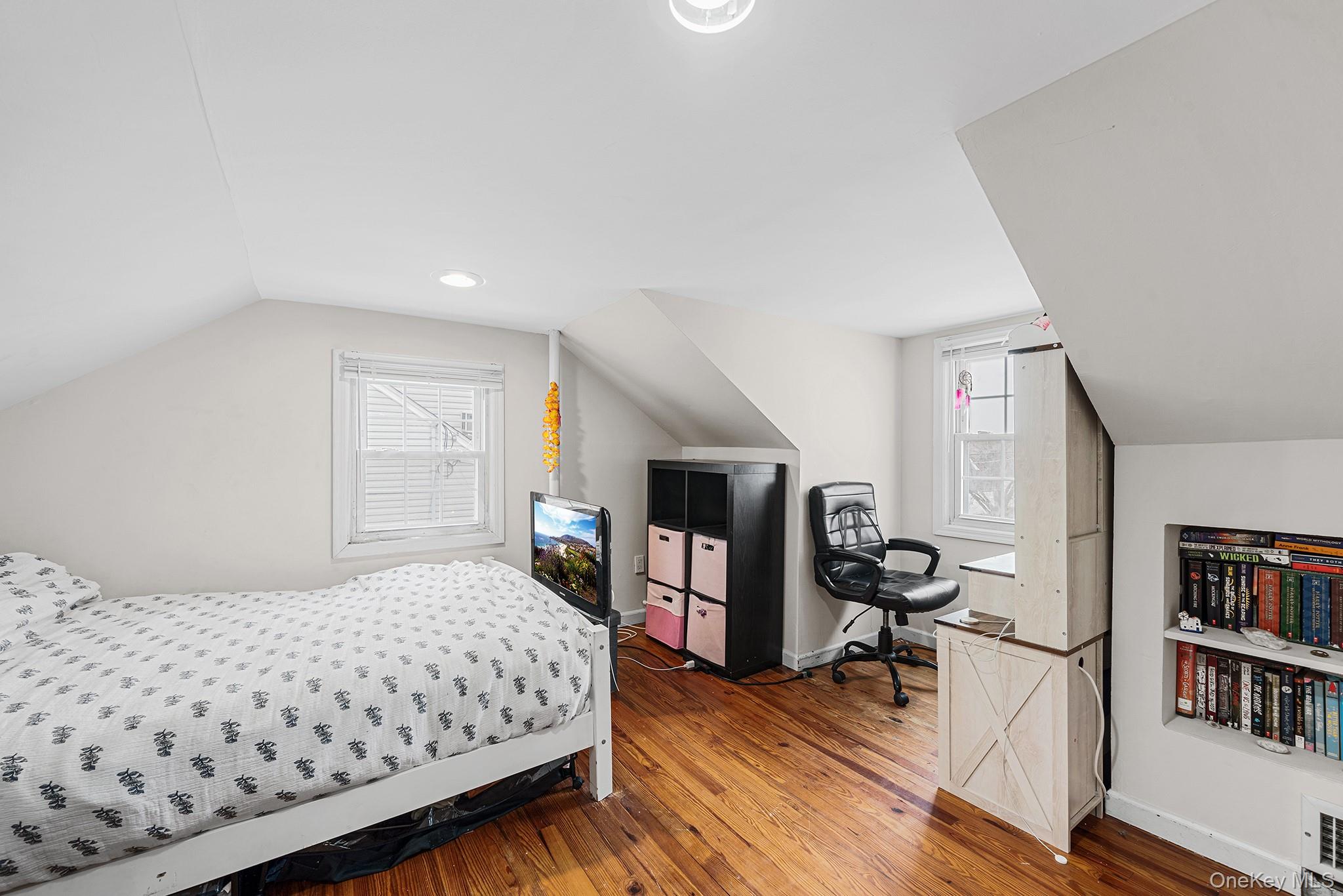 7 Cambridge Avenue, Bethpage, NY 11714