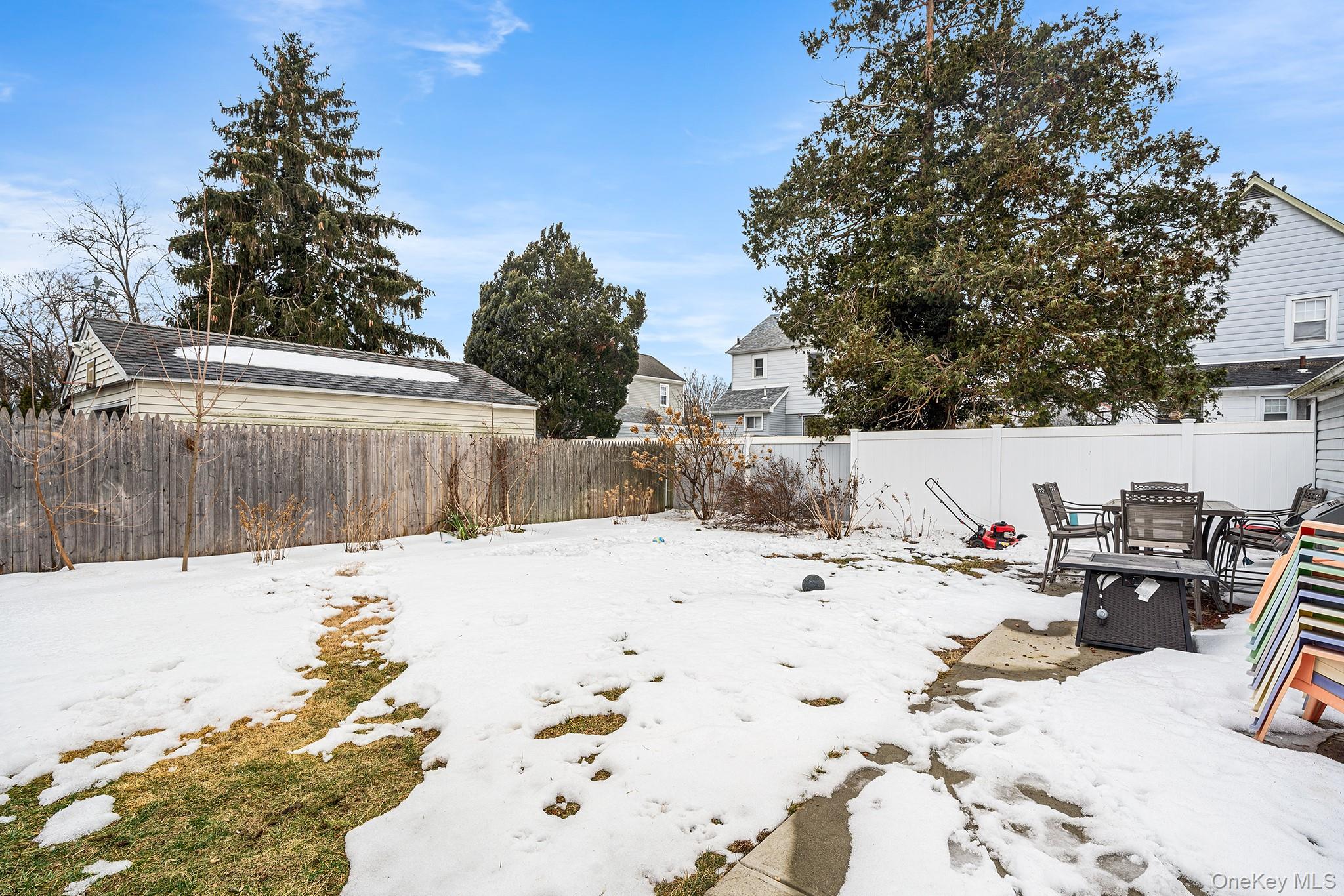 7 Cambridge Avenue, Bethpage, NY 11714