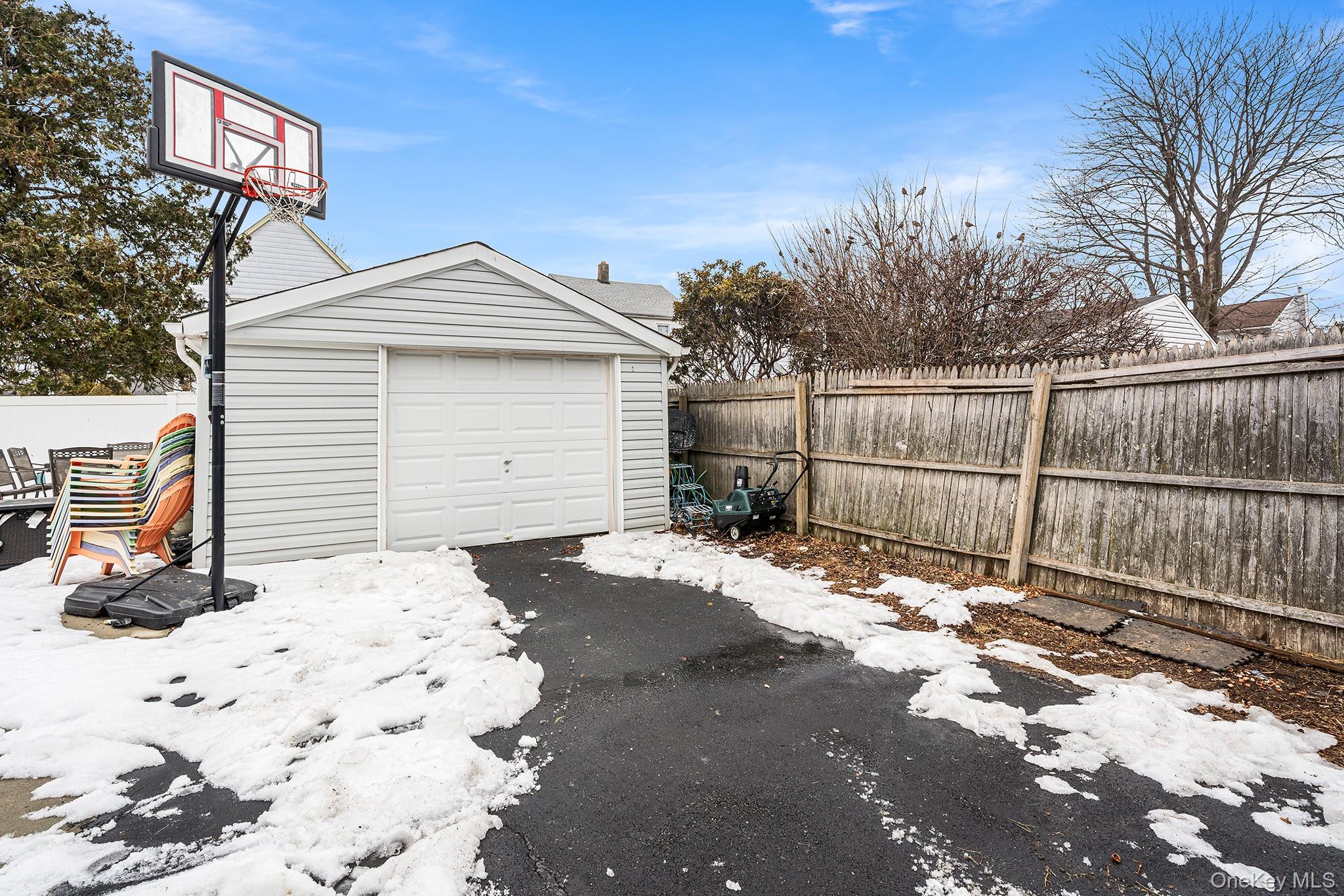 7 Cambridge Avenue, Bethpage, NY 11714