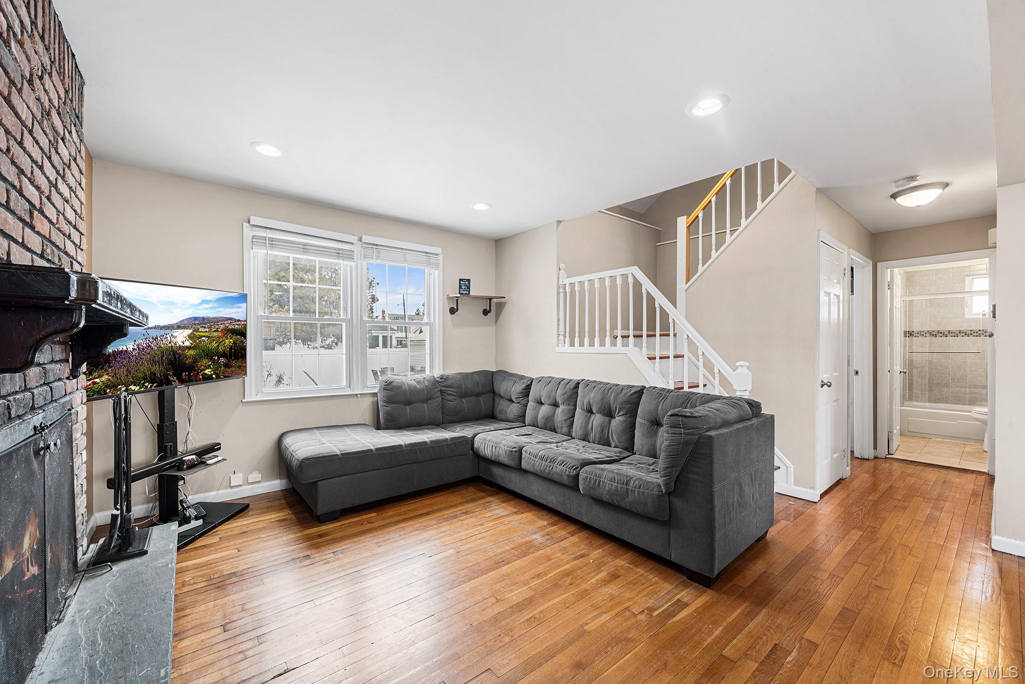 7 Cambridge Avenue, Bethpage, NY 11714