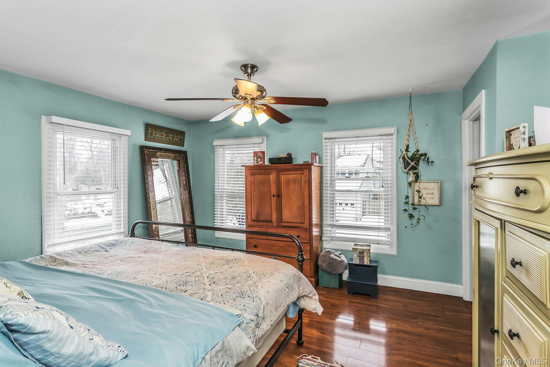 16 Altamont Avenue, Sea Cliff, NY 11579