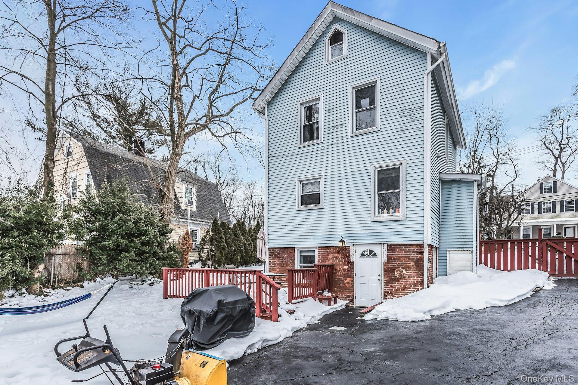 16 Altamont Avenue, Sea Cliff, NY 11579