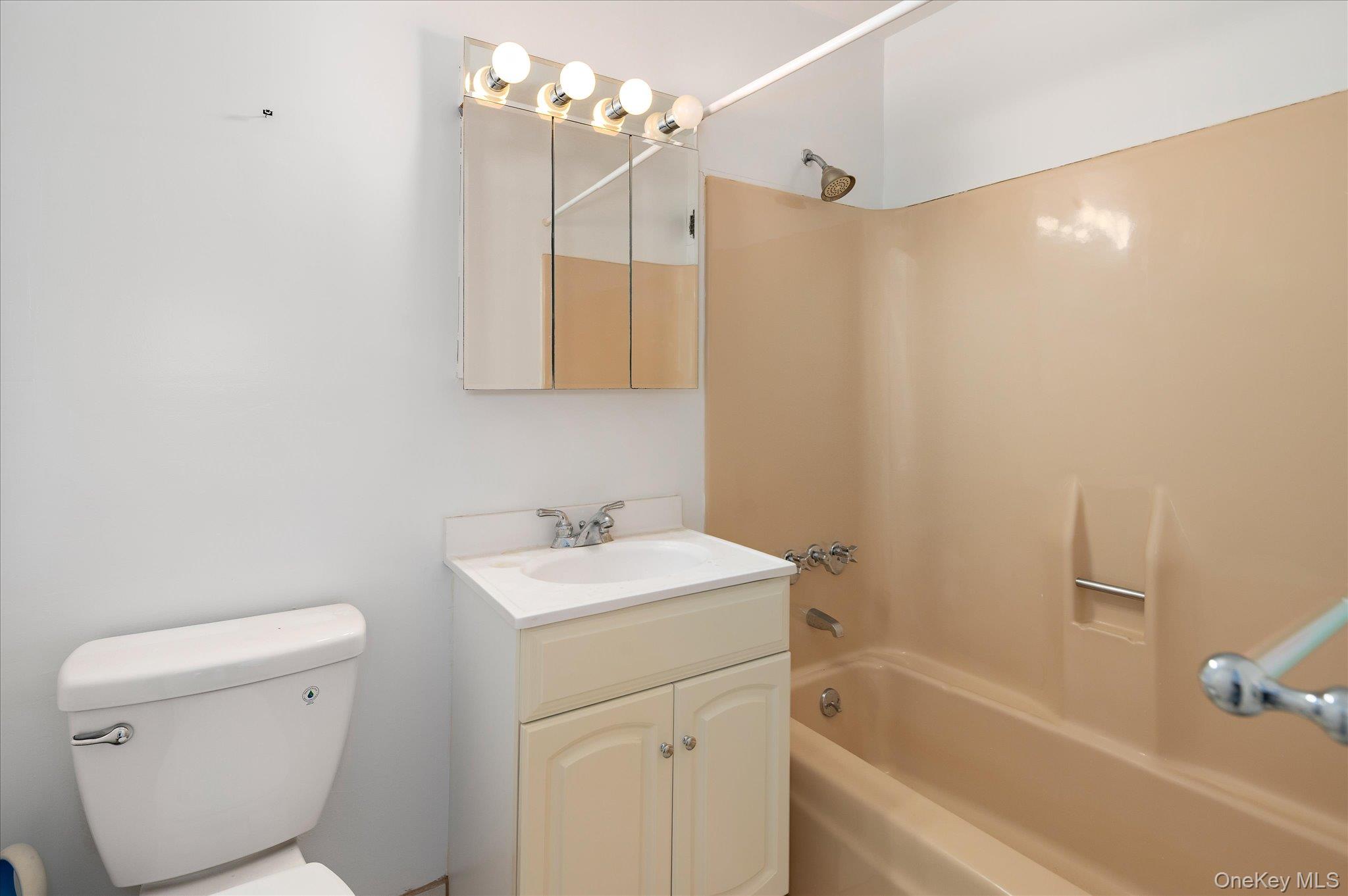 25 Stewart Place # 716, Mount Kisco, NY 10549