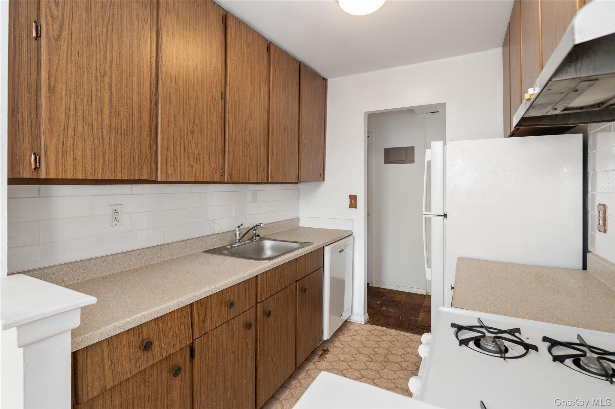 25 Stewart Place # 716, Mount Kisco, NY 10549