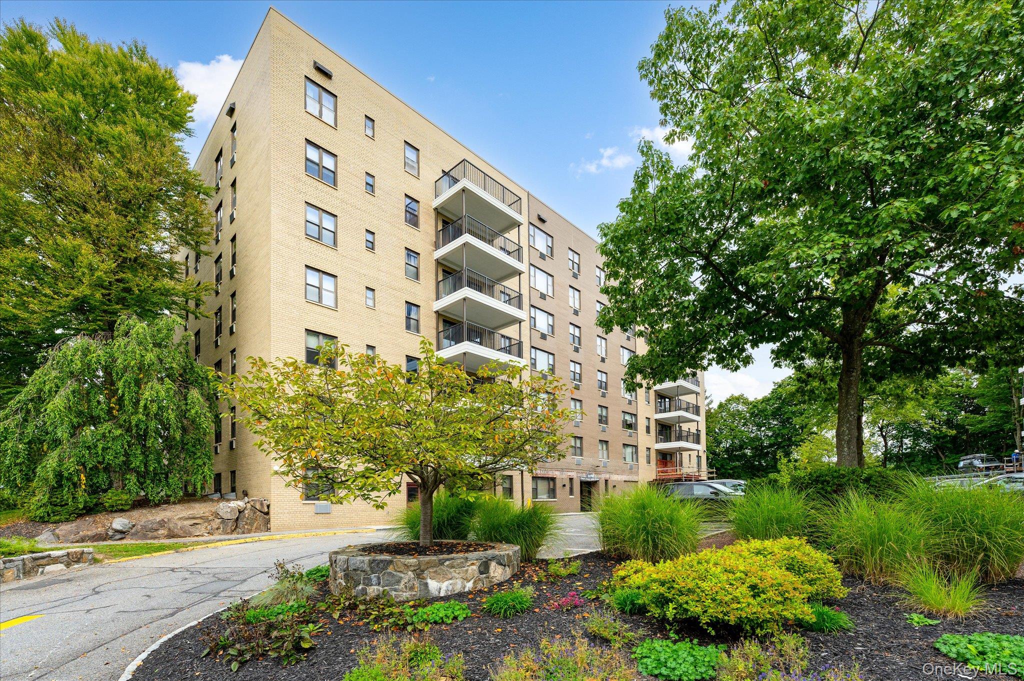 25 Stewart Place # 716, Mount Kisco, NY 10549