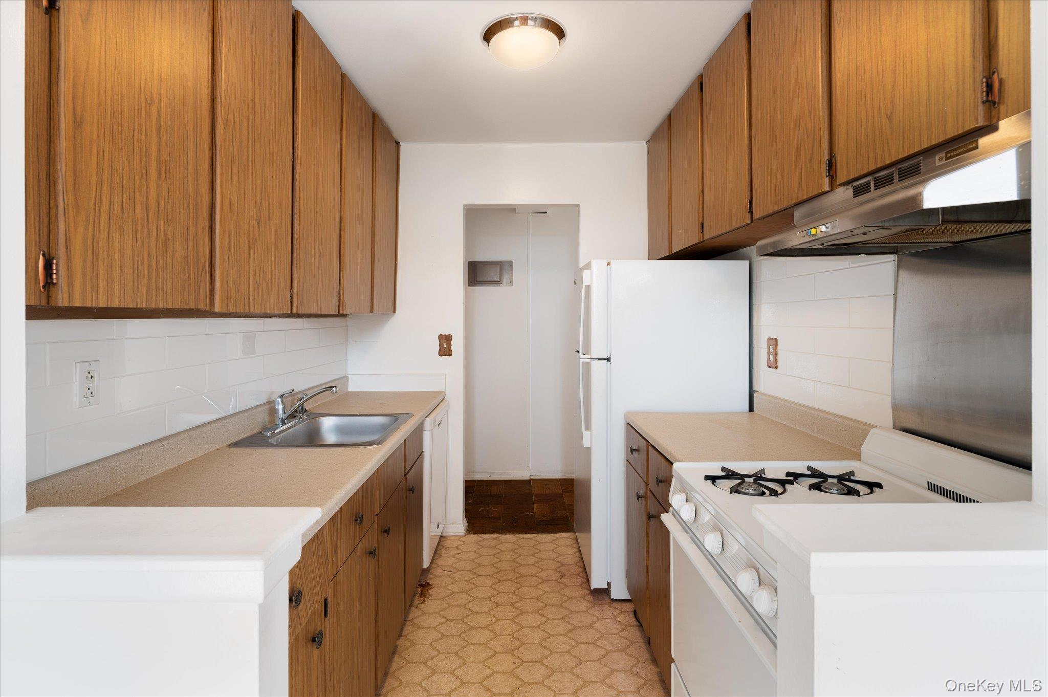 25 Stewart Place # 716, Mount Kisco, NY 10549