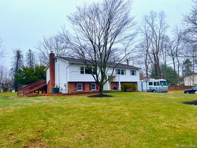 8 Hampton Road, Airmont, NY 10901