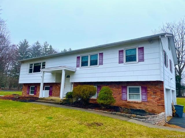 8 Hampton Road, Airmont, NY 10901