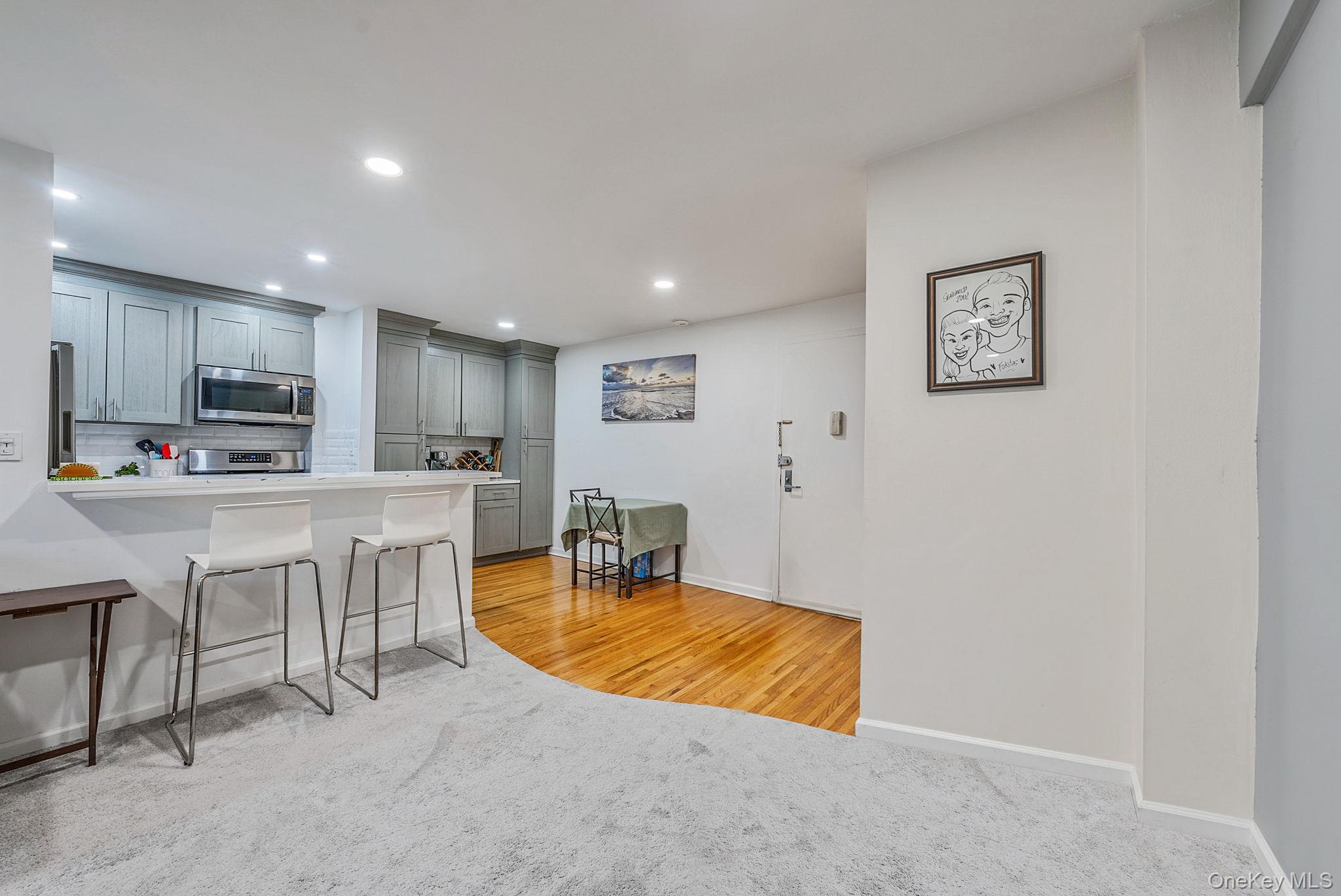 25 Park Place # 2L, Great Neck, NY 11021